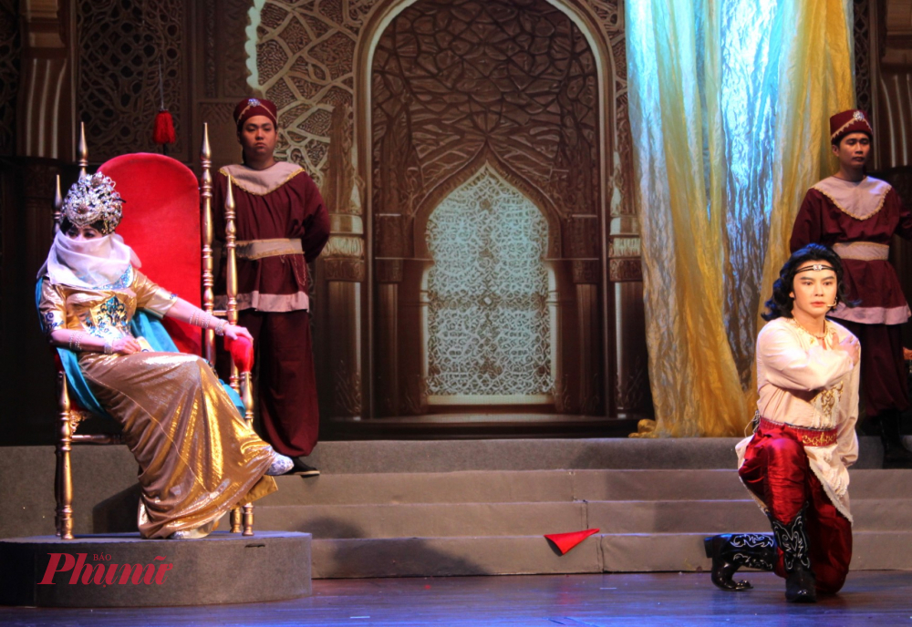 Một nữ vương quyền lực