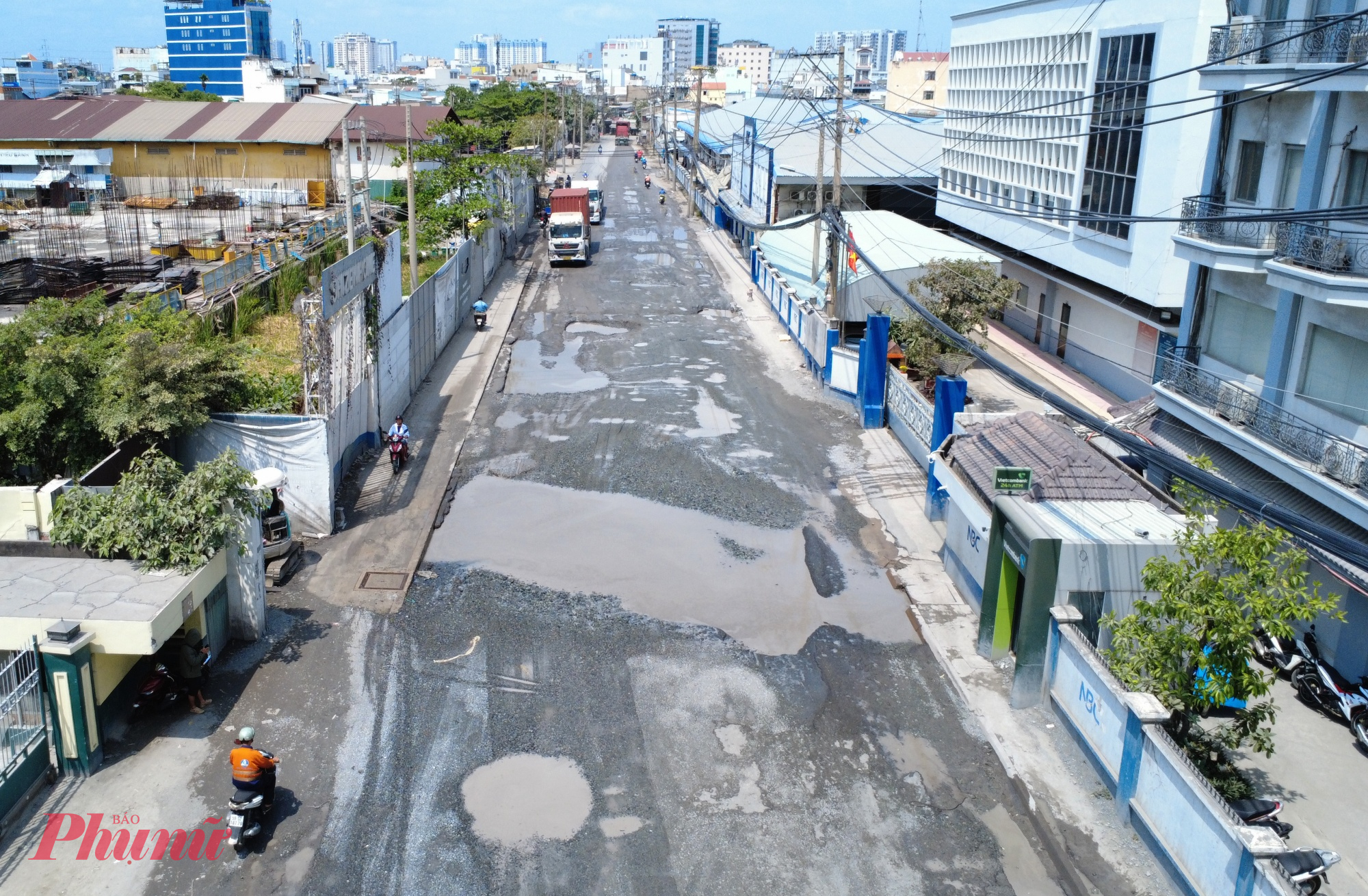 Tuyến đường Bến Nghé dài khoảng 2km, là tuyến đường huyết mạch hoạt động logistics của TPHCM.Tuyến đường nằm trong khu vực tập trung nhiều cảng lớn như cảng Bến Nghé, cảng Tân Thuận và cảng Container Quốc tế Việt Nam (VICT), là đầu mối giao thương quan trọng của TPHCM.