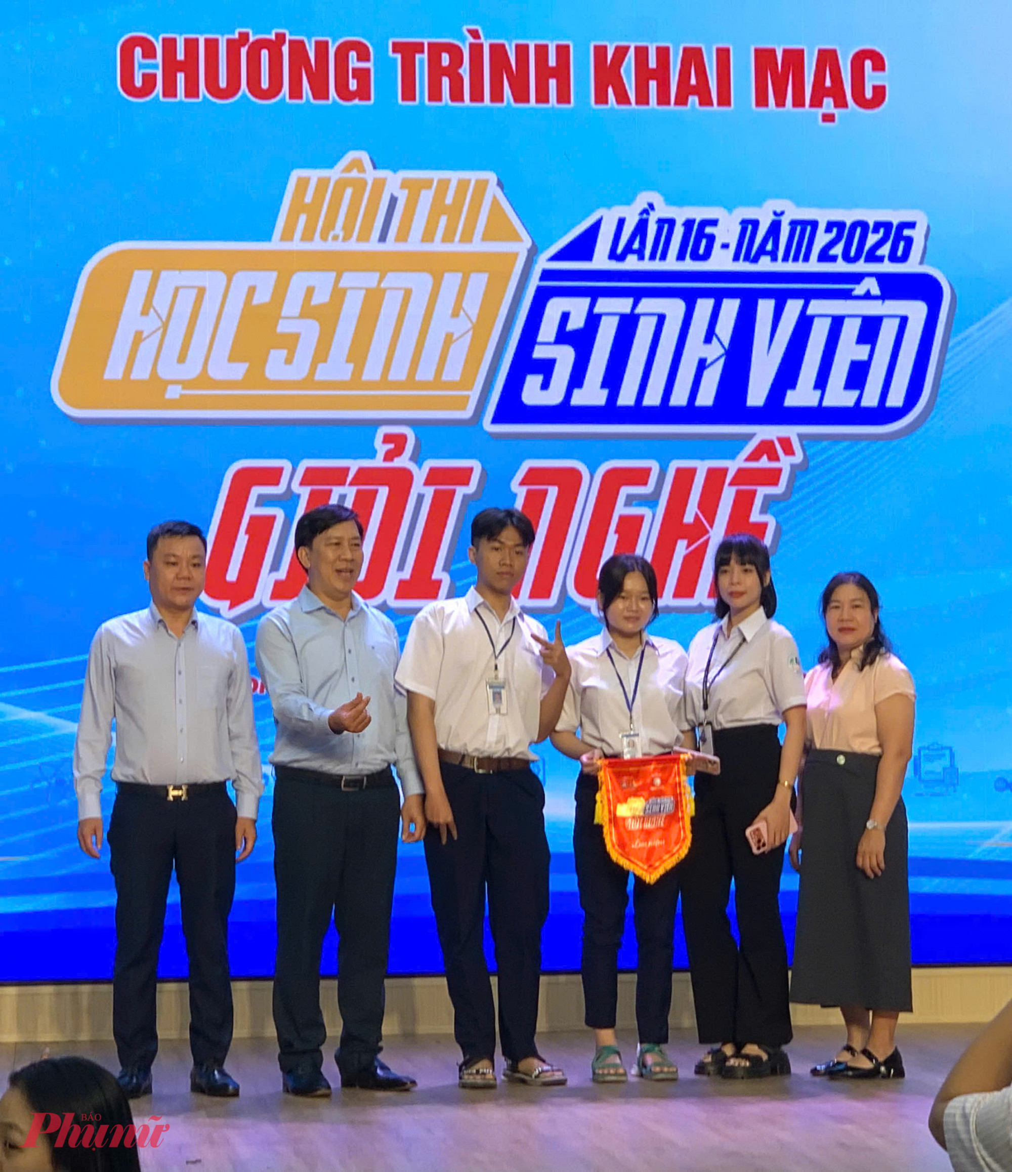 Sinh viên hào hứng tham dự cuộc thi - Ảnh: Như Ý