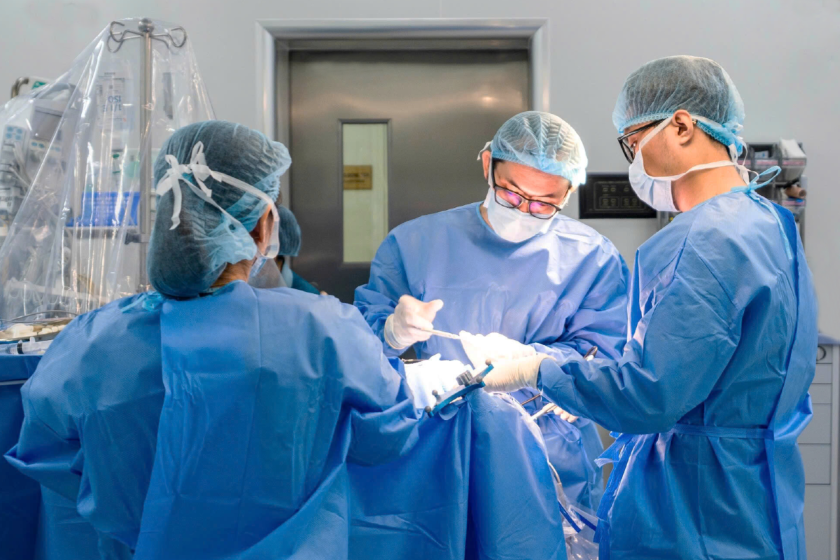 Bước tiến mới trong điều trị động kinh kháng trị tại Việt Nam Ca phẫu thuật cắt toàn bộ thể chai với sự hỗ trợ của nội soi đã trả lại tuổi thơ cho bé gái 5 tuổi - Ảnh: Vinmec