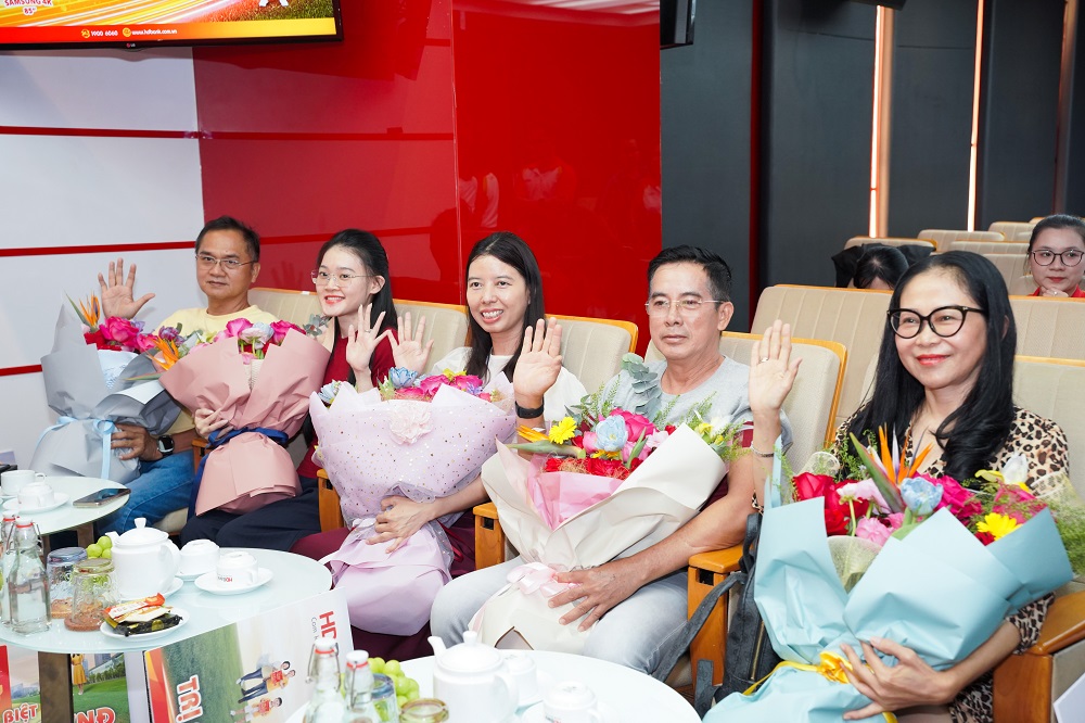 Buổi lễ trao giải diễn ra trong không gian ấm cúng, tràn ngập niềm vui - Ảnh: HDBank