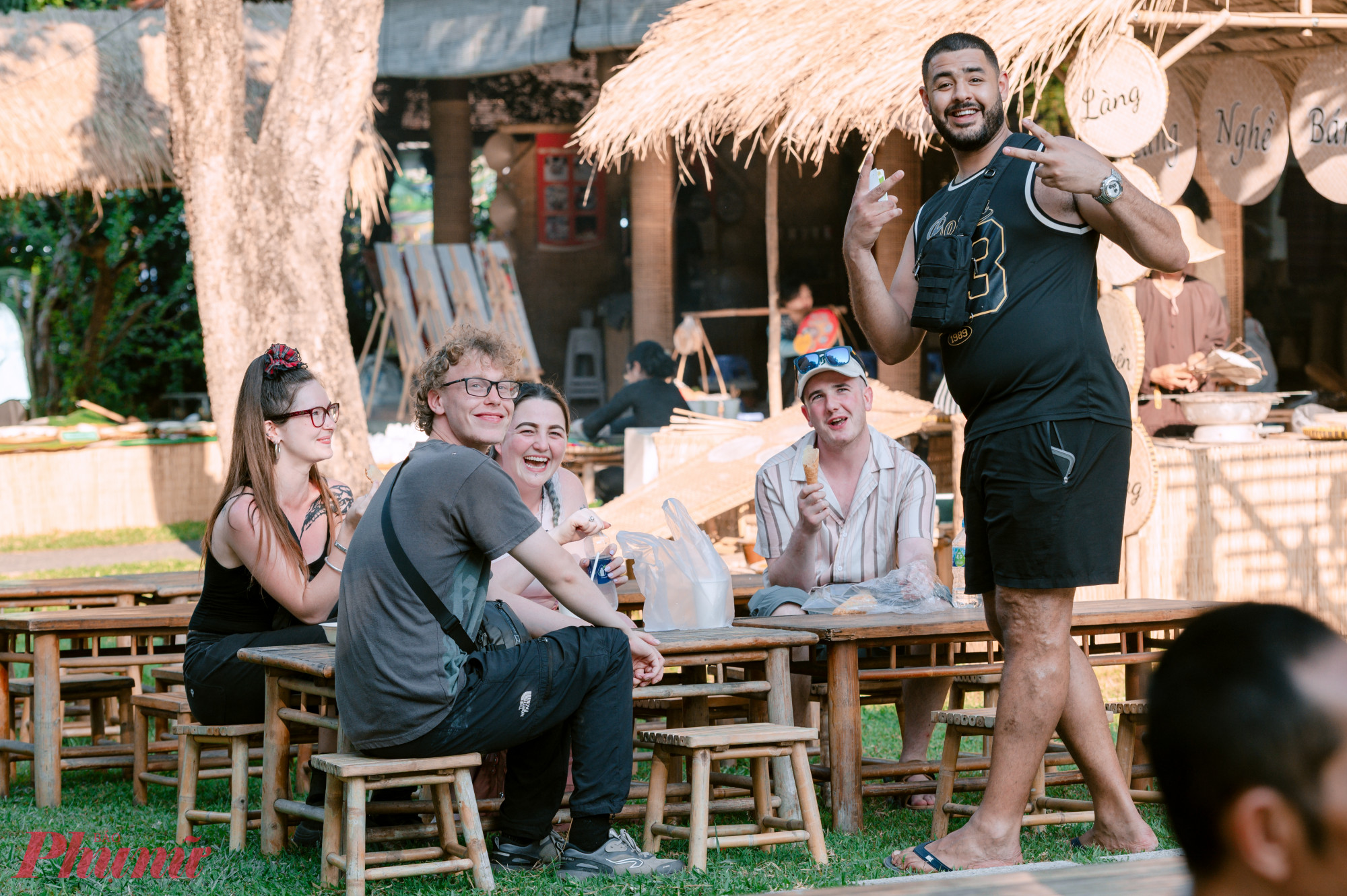 Từ những ngày đầu đón khách, sự kiện đã thu hút lượng lớn thực khách, đặc biệt là khách quốc tế. Không ít người chấp nhận “đội nắng” để trải nghiệm hành trình ẩm thực Việt Nam được giới thiệu quy mô, bài bản.