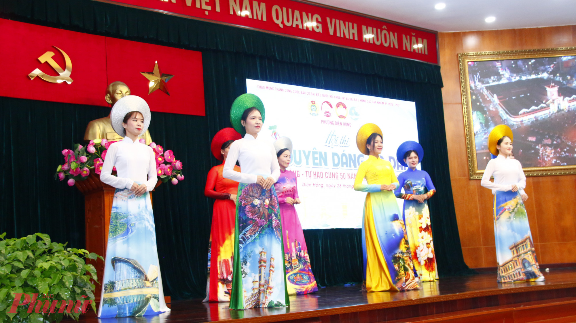 Các thí sinh nhí tự tin trình diễn trên sân khấu