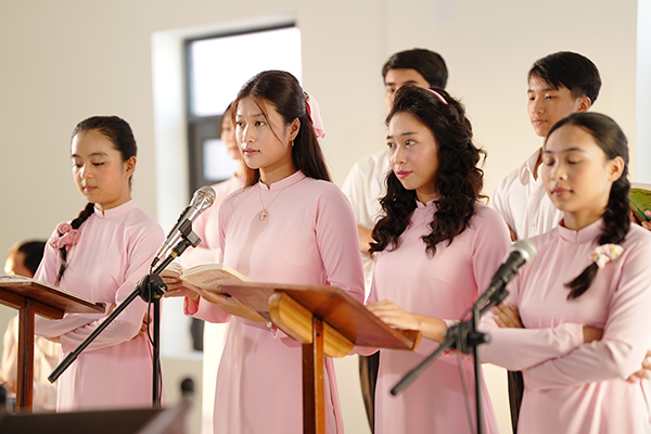 Phim 'Hẹn em ngày nhật thực' : Câu chuyện nhẹ nhàng nhưng đủ 'chạm' Đây là phim hiếm hoi lấy đạo Công giáo làm chất liệu