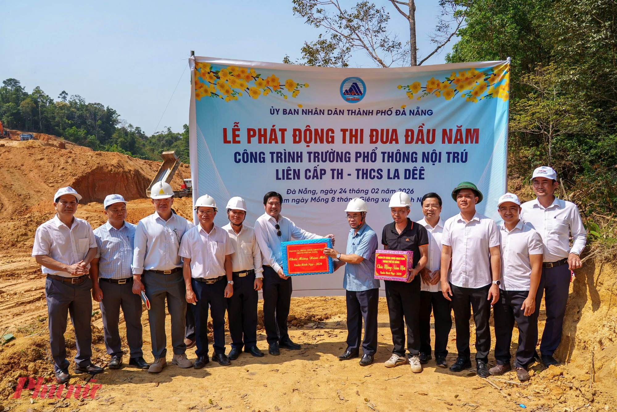 Khởi công xây dựng trường