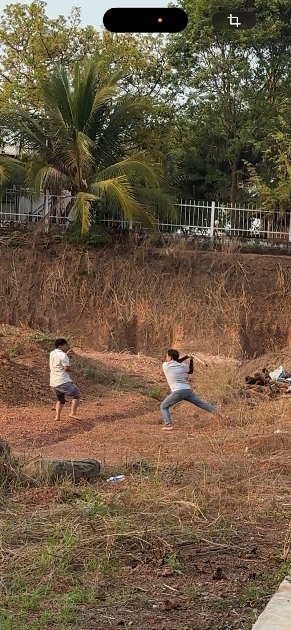 Ảnh cắt từ clip vụ việc.