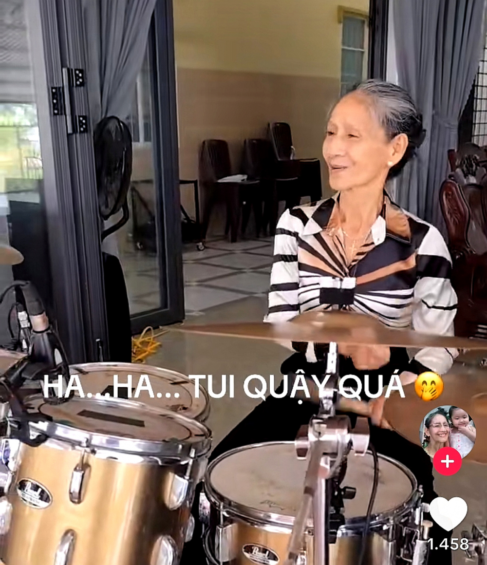 Những thước phim của bà Nguyễn Thị Tuyết Hằng mang đến cho người xem sự vui vẻ, lạc quan - Ảnh chụp từ clip trên TikTok