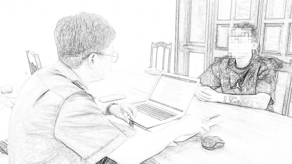 Cảnh sát làm việc với đối tượng. Ảnh: CACC