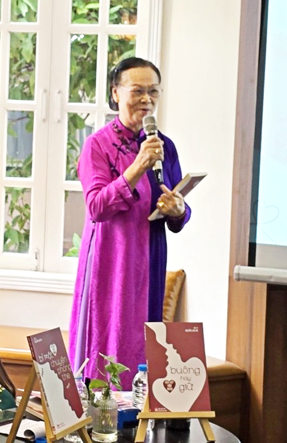 Để nhà mãi là nơi của yêu thương Nhà thơ, chuyên gia ẩm thực Hồ Đắc Thiếu Anh bày tỏ sự nuối tiếc khi bữa cơm nhà vơi dần trong nhiều gia đình trẻ - ẢNH: DIỆU HIỀN