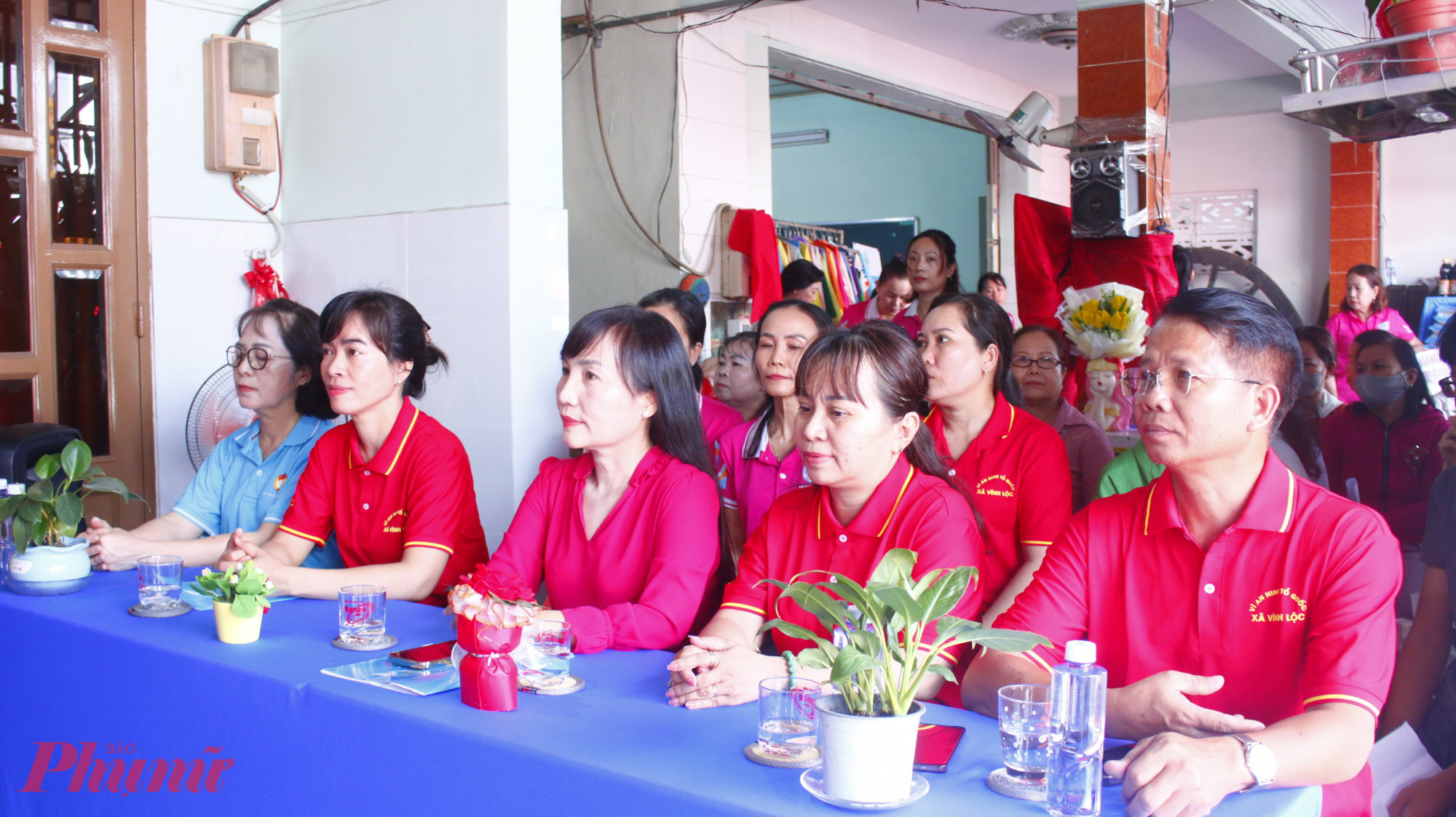 Tham dự buổi ra mắt có Phó chủ tịch thường trực Hội LHPN TPHCM Trịnh Thị Thanh, lãnh đạo xã Vĩnh Lộc và đông đảo bà con trên địa bàn phường