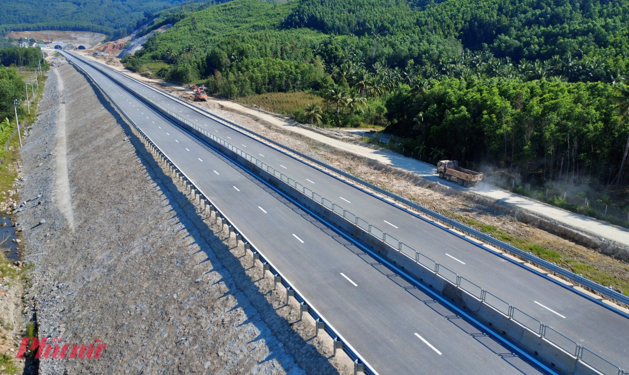 Dự án đã được thông xe kỹ thuật vào ngày 19/12/2025, đồng thời hoàn tất công tác nghiệm thu hệ thống phòng cháy, chữa cháy tại các hầm.