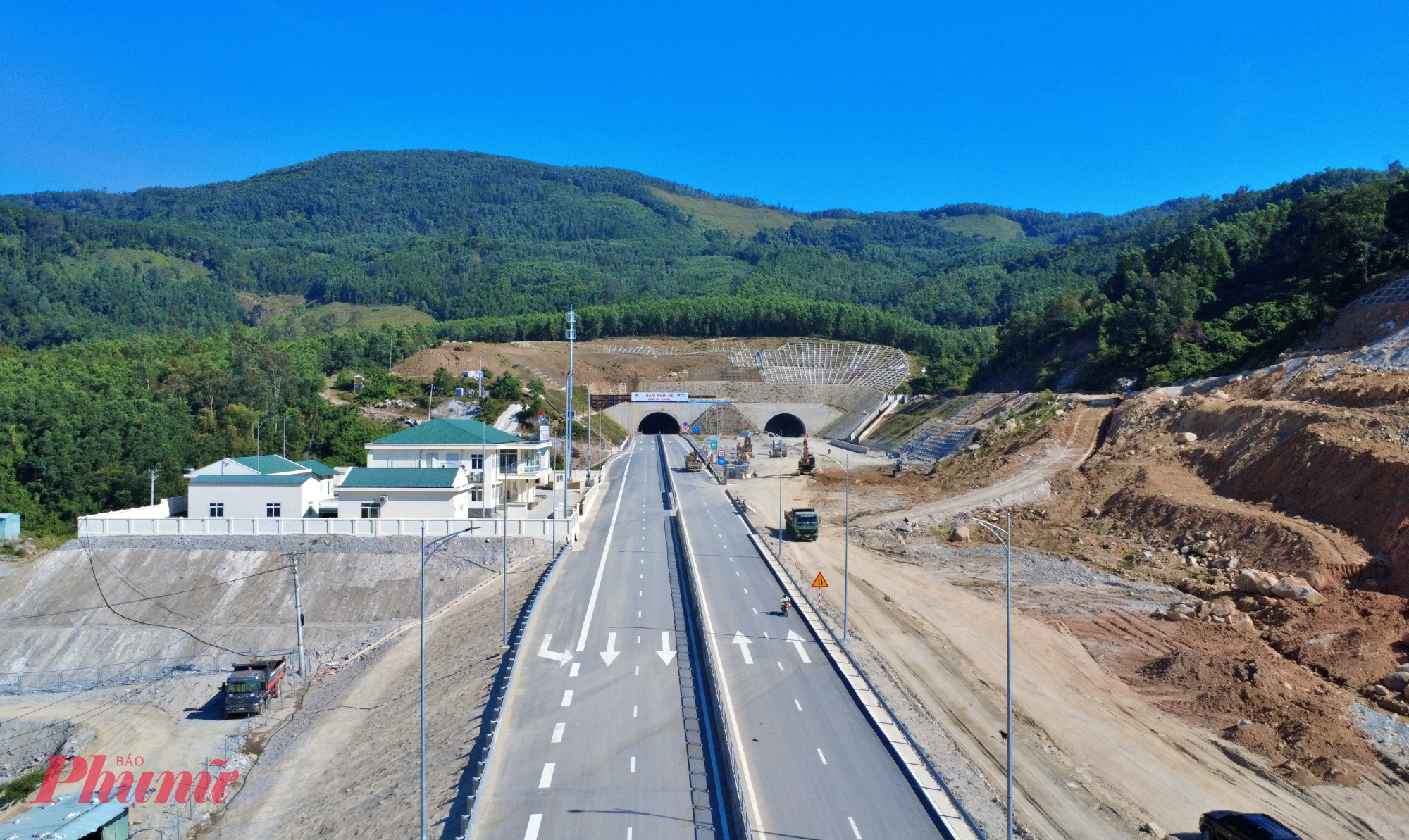 Ngoài ra, dự án còn có hầm Huân Phong (dài 700m) và hầm Đức Phổ (dài 600m). 