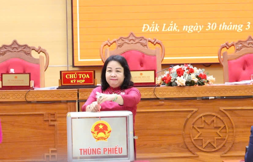 Tại kỳ họp đã tổ chức bầu cử Chủ tịch HĐND và UBND tỉnh Đắk Lắk nhiệm kỳ 2026-2031 - ảnh: N.H.