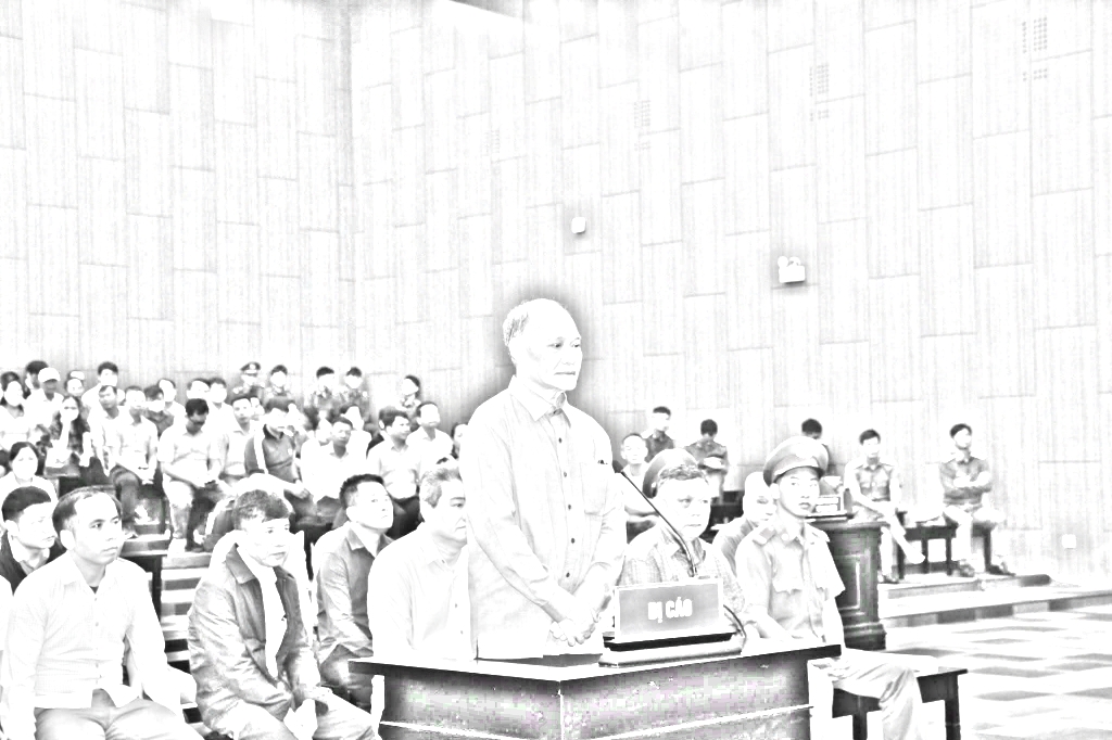 Bị cáo Hoàng Văn Thắng khai báo tại tòa - Ảnh: N.A