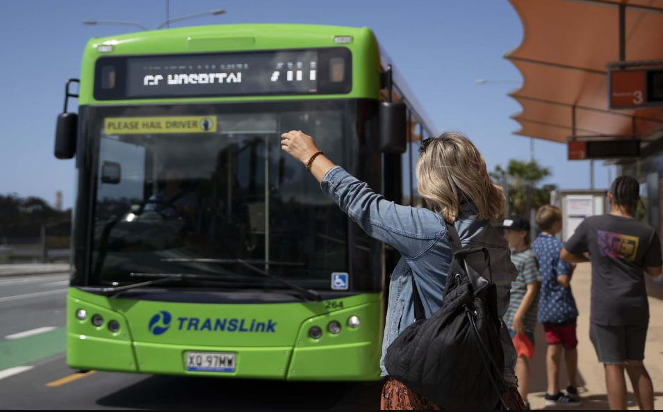 Người Úc Giao thông công cộng miễn phí ở hai bang của Úc để giảm bớt gánh nặng chi phí nhiên liệu