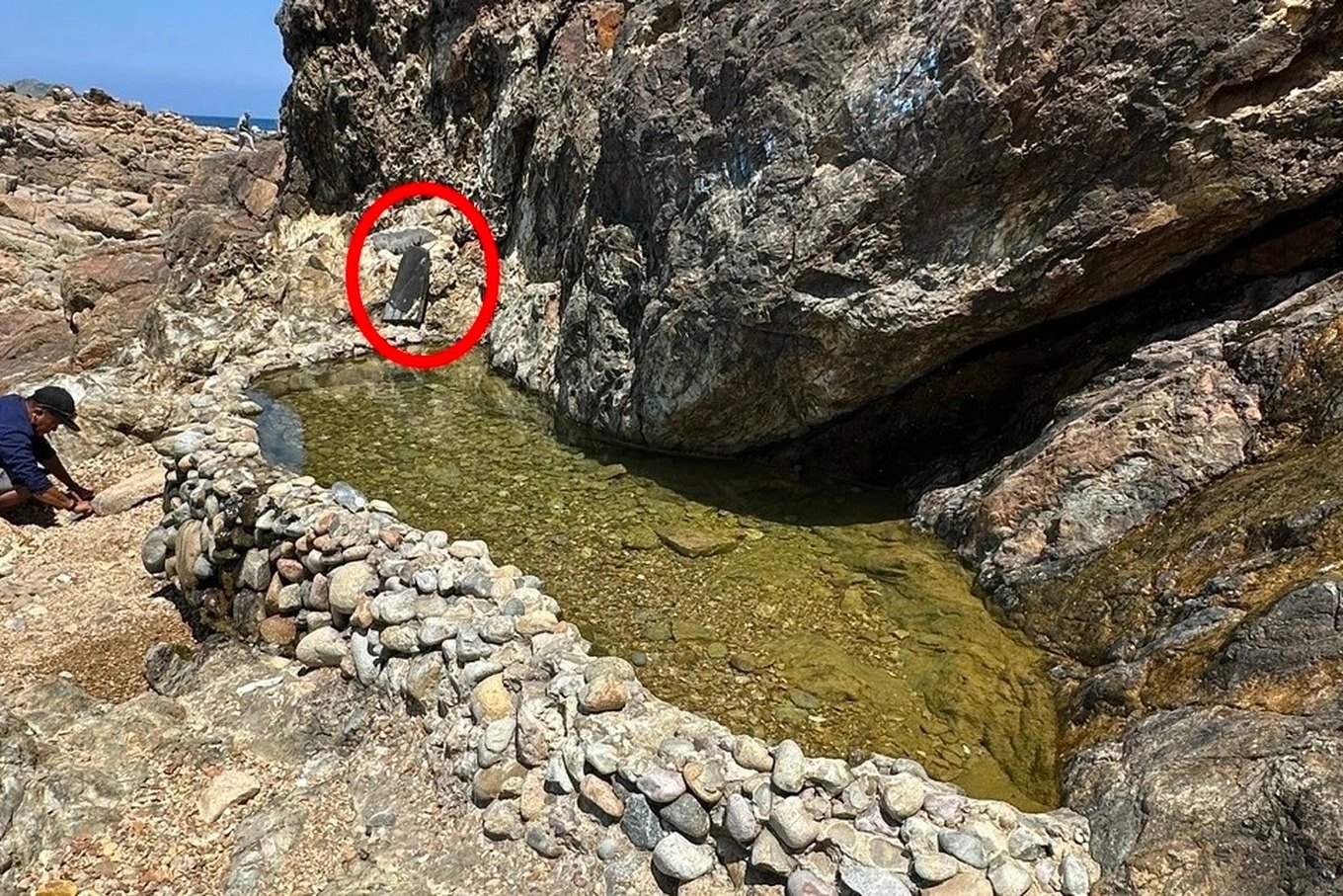 Khu vực Giếng Tiên với địa điểm được khoanh đỏ, từng là nơi đặt bảng thông tin giờ đây không còn