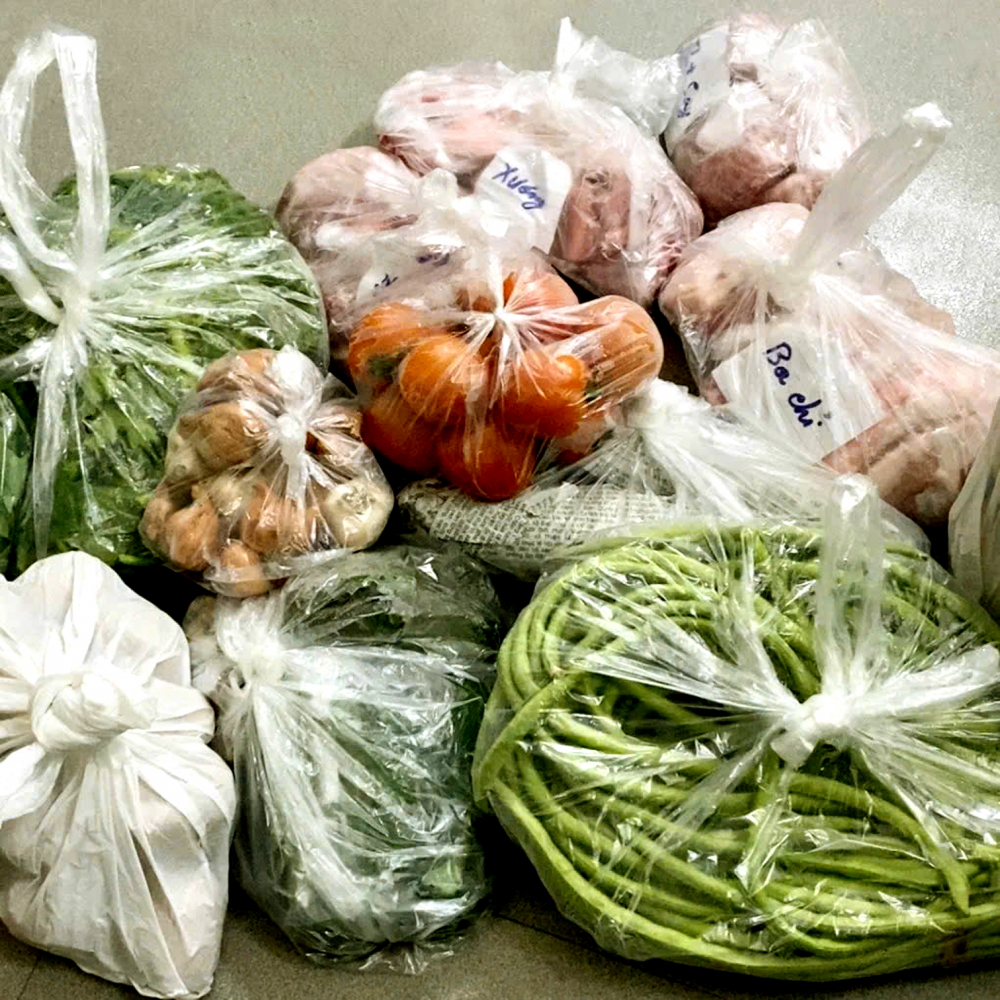 Những món quà quê gói ghém tình thương của cha mẹ mỗi lần Thảo lên Hà Nội - Ảnh do nhân vật cung cấp