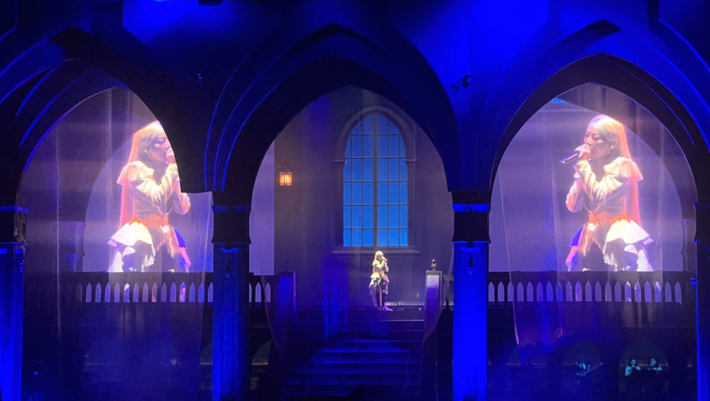 Phùng Khánh Linh biến háa đầy ma mị trong đêm nhạc Giữa một vạn tour - ẢNH: HỒNG NGA