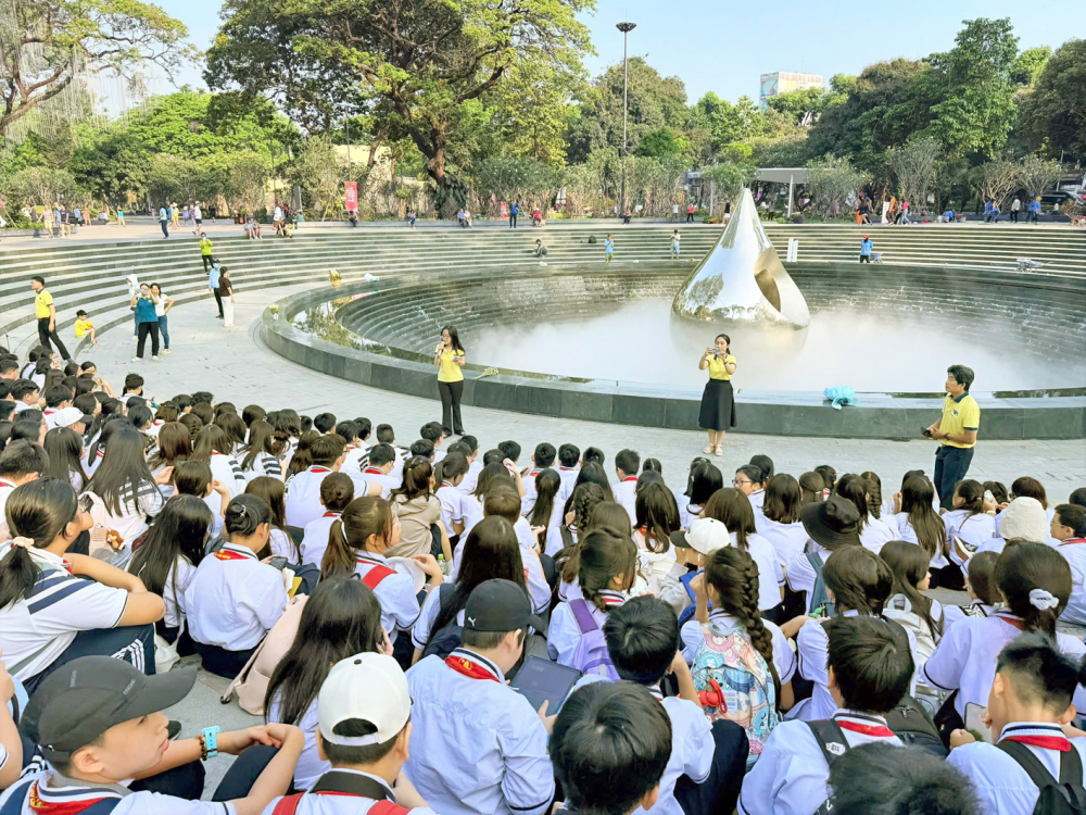 Học sinh hứng thú với những tiết học liên môn Học sinh khối Sáu Trường THCS Nguyễn Du tìm hiểu về công viên số 1 Lý Thái Tổ