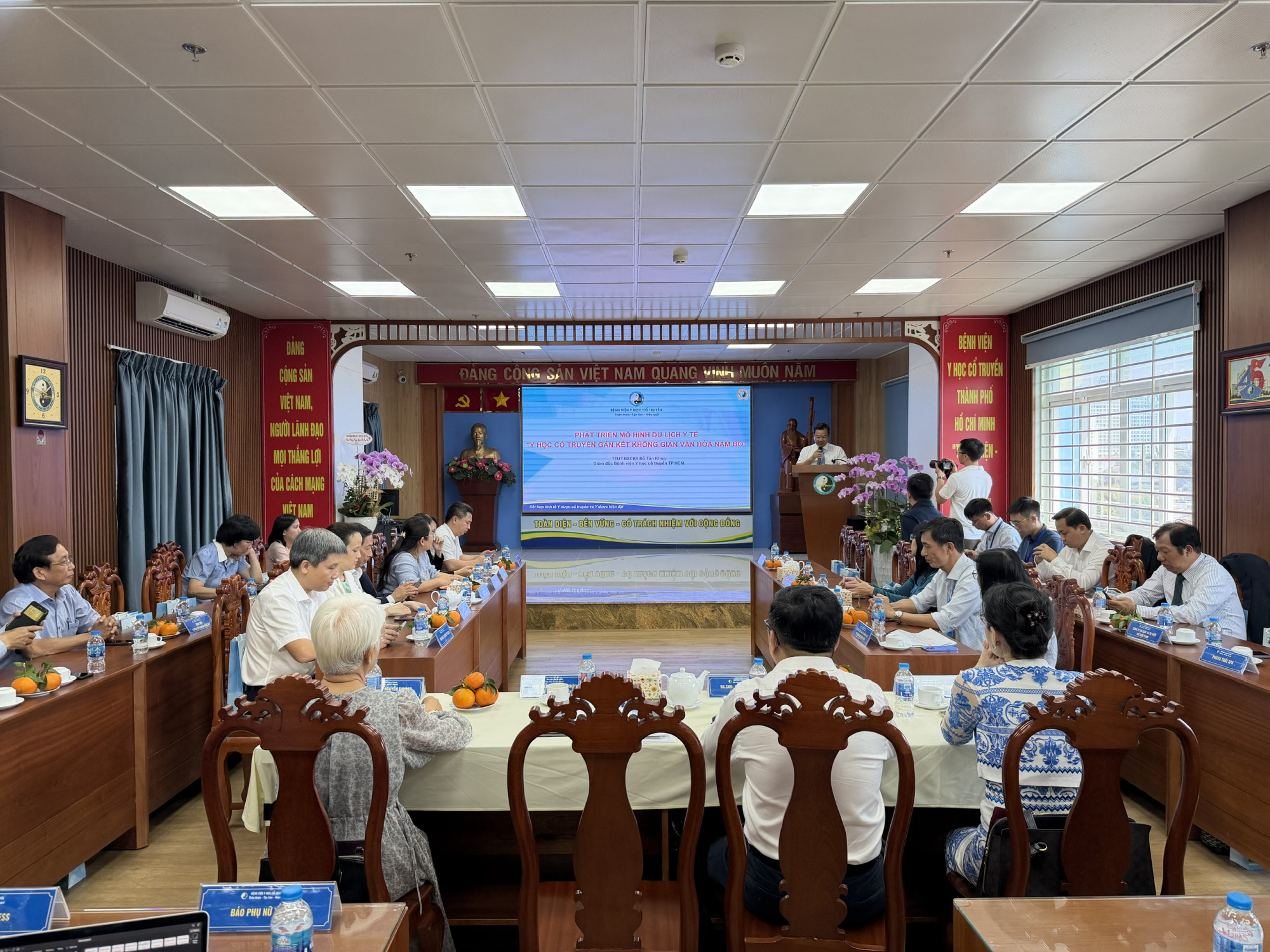 Buổi hội thảo tại Bệnh viện Y học Cổ truyền TPHCM về phát triển du lịch y học cổ truyền gắn với không gian văn hoá Nam bộ (ảnh: Thanh Huyền)