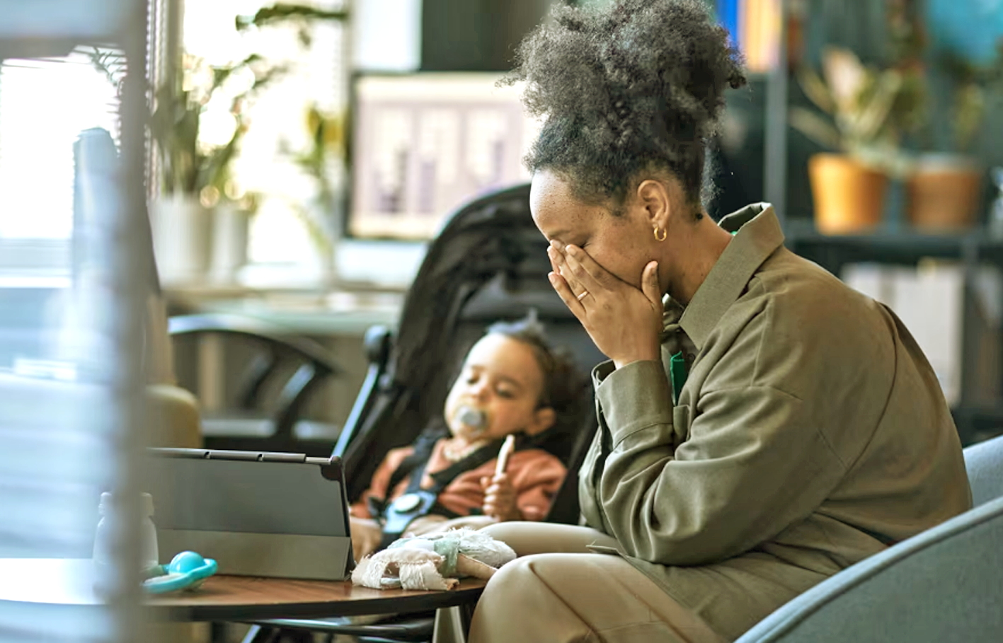 Phụ nữ chịu nhiều áp lực khi luôn ám ảnh việc mình nuôi dạy con không tốt  - Nguồn ảnh: iStock