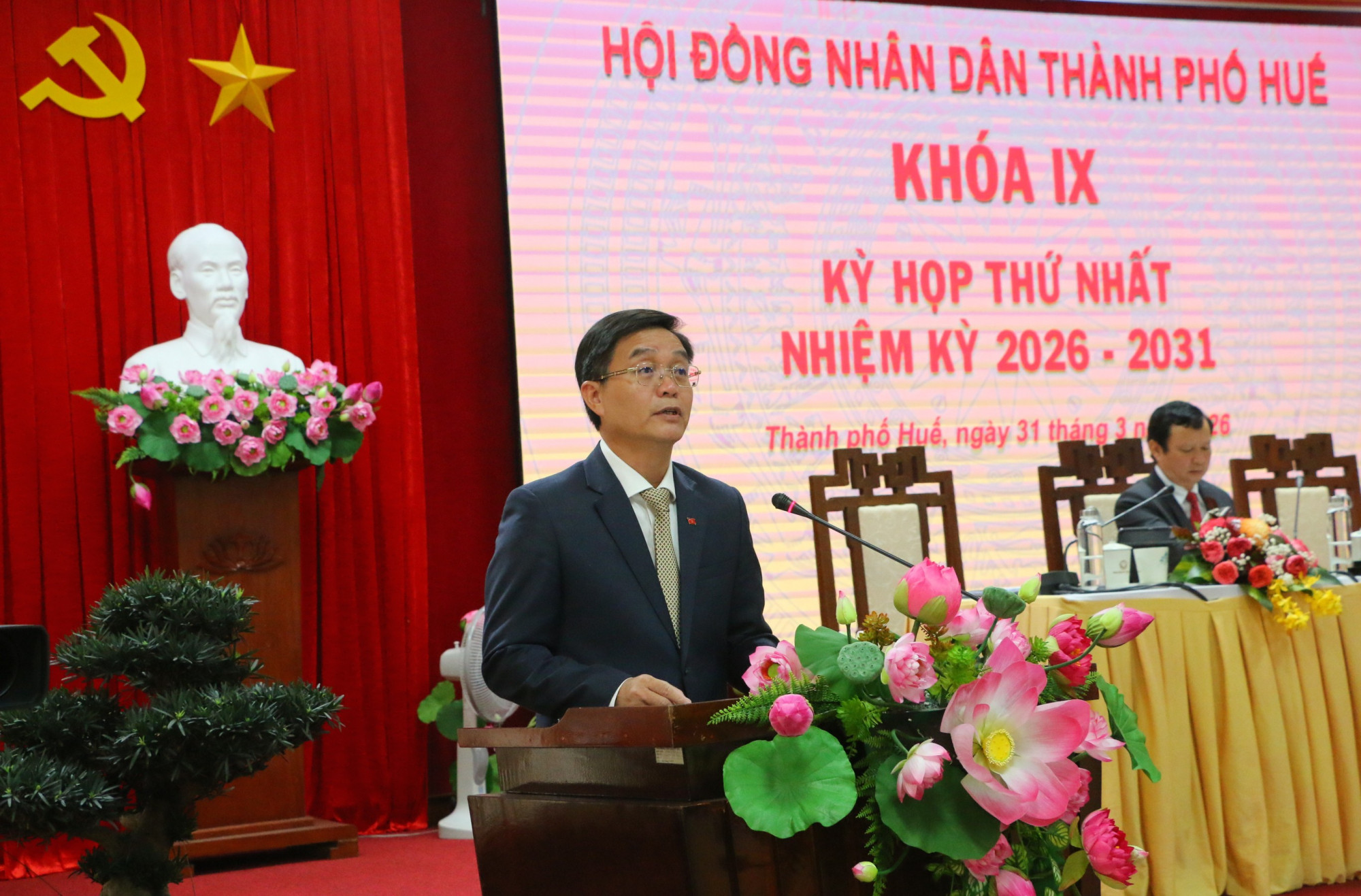 Ông Nguyễn Đình Trung- Ủy viên Trung ương Đảng, Bí thư Thành ủy Huế phát biểu khai mạc kỳ họp thứ nhất Phó Chủ tịch HĐND thành phố khóa IX, nhiệm kỳ 2026 - 2031