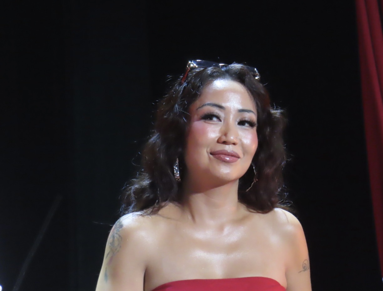 NS ƯT Ốc Thanh Vân với tạo hình lạ mắt khi tham gia phim Heo năm móng 