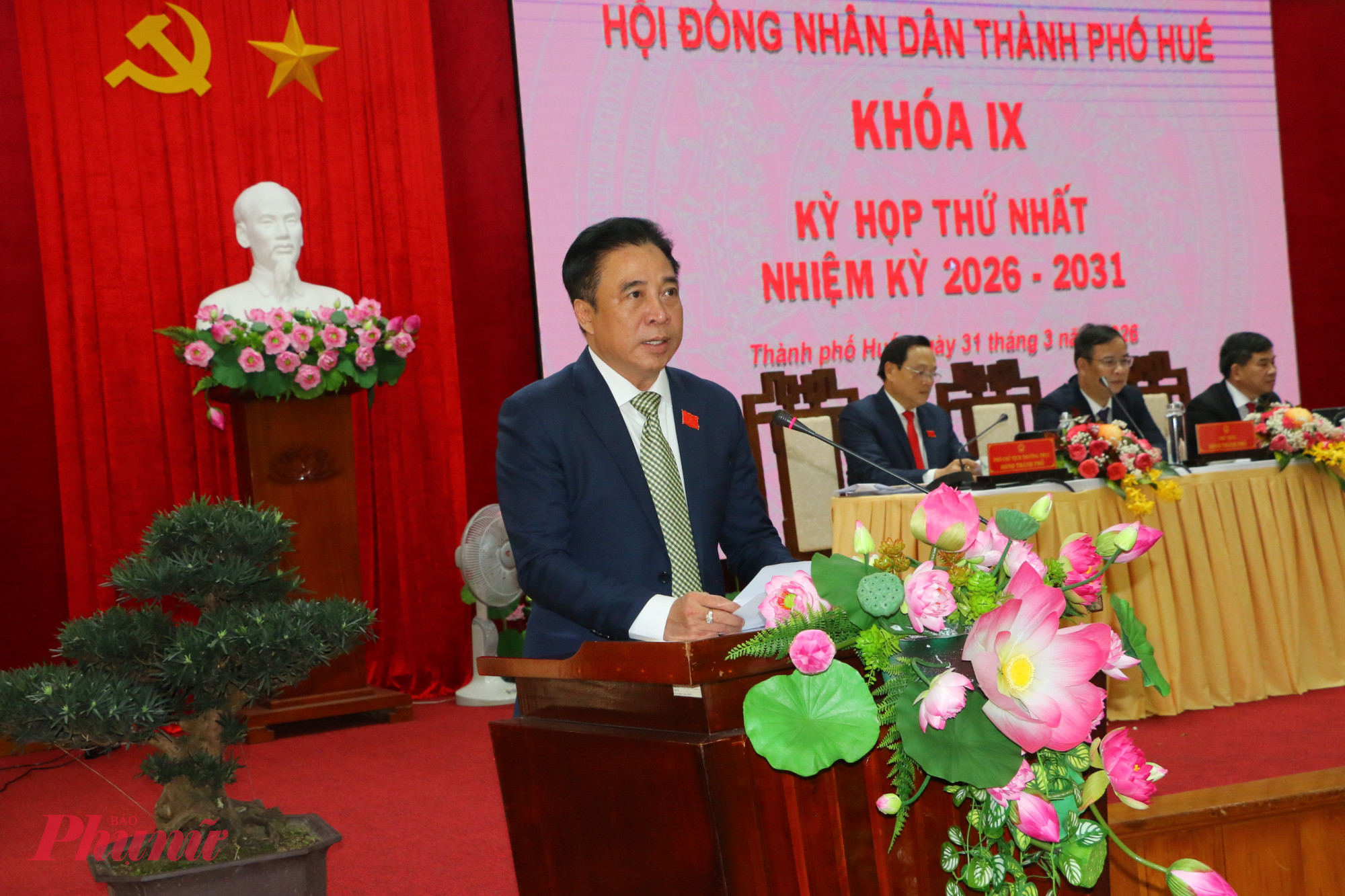 , ông Nguyễn Khắc Toàn - Ủy viên Trung ương Đảng, Chủ tịch UBND TP Huế  phát biểu nhận nhiệm vụ