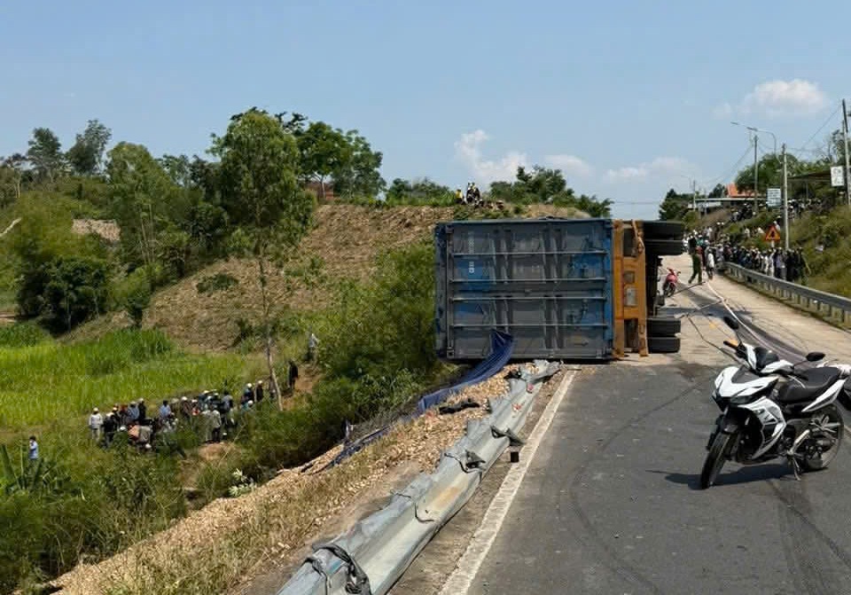 Hiện trường vụ tai nạn - ảnh: M.N.