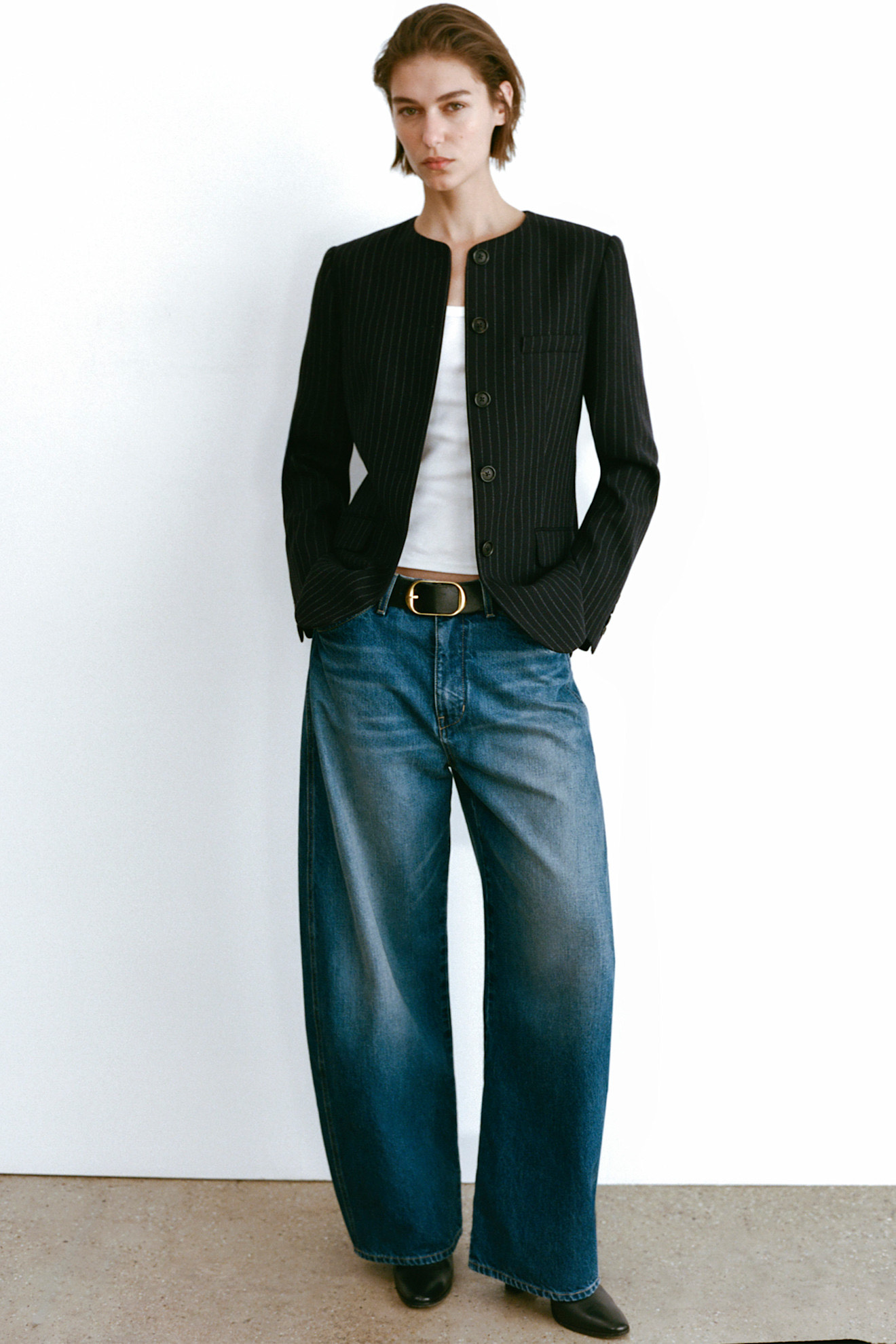 Thiết kế quần denim ống rộng thoải mái và cá tính được nhiều tín đồ thời trang yêu thích