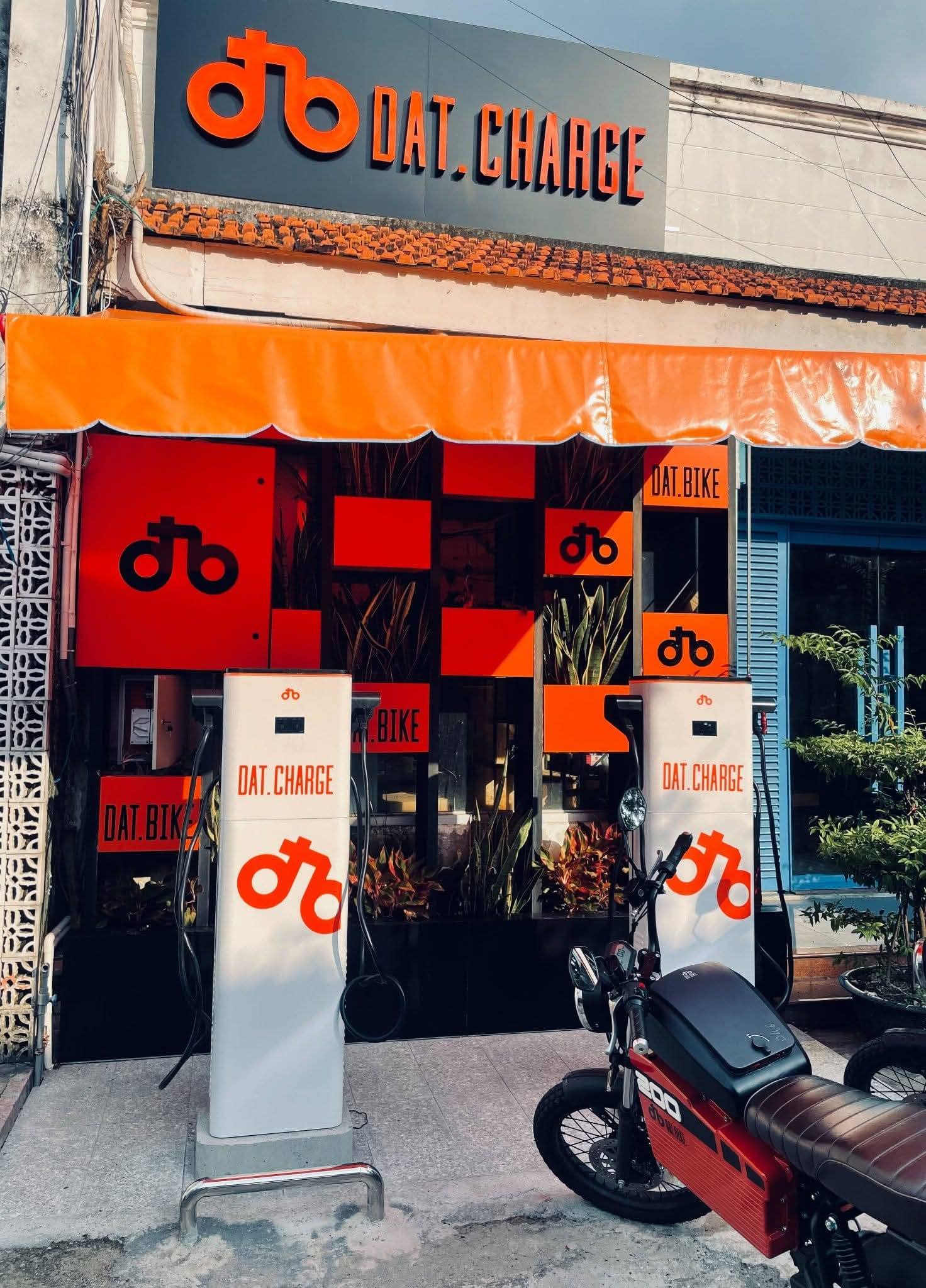 Một điểm sạc xe máy điện của Dat Bike được chia sẻ trên mạng xã hội - Ảnh: Cộng đồng chia sẻ thông tin trạm sạc 