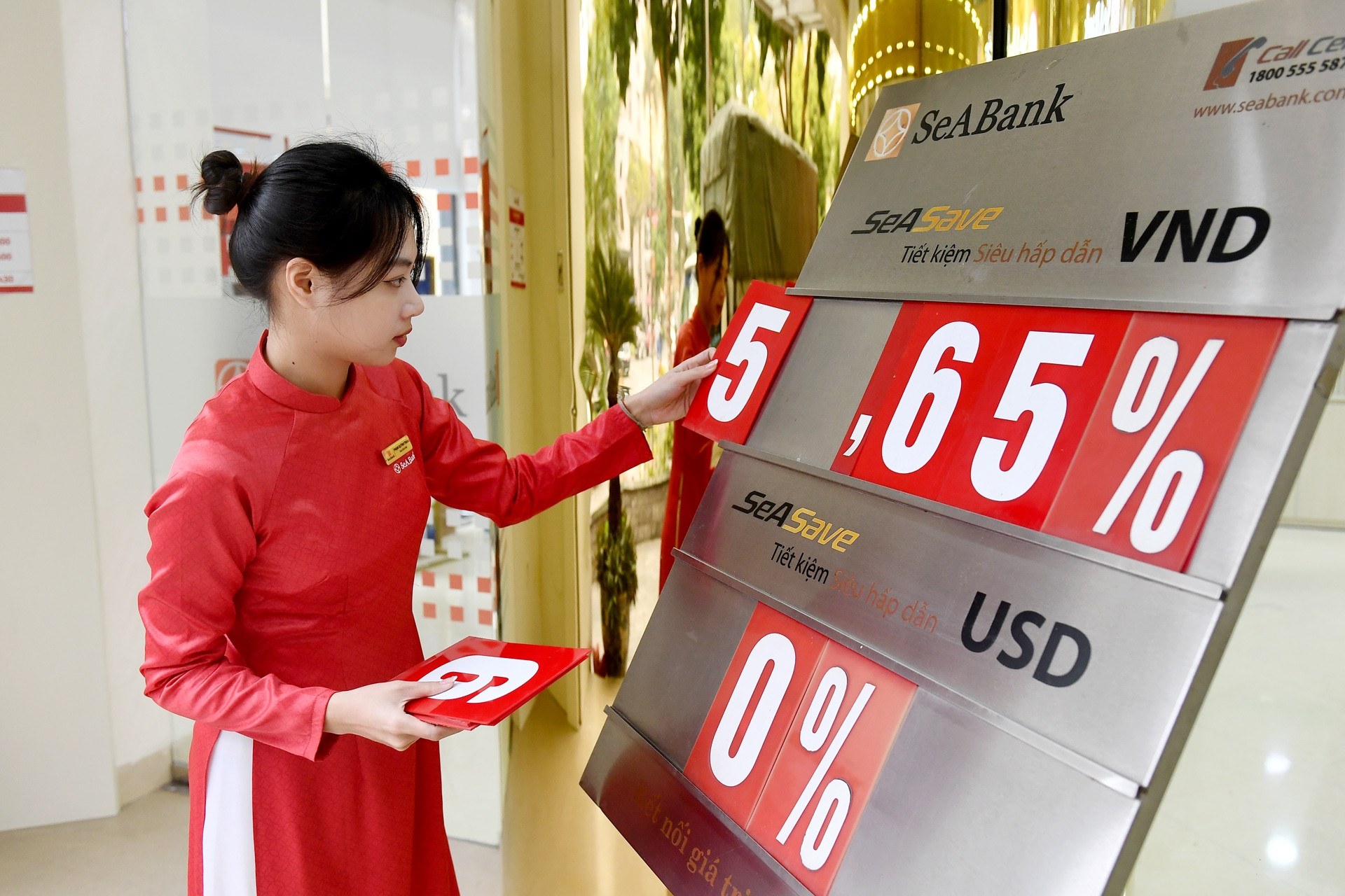 Tiền gửi vào ngân hàng tăng gần 14% so với cùng kỳ năm ngoái