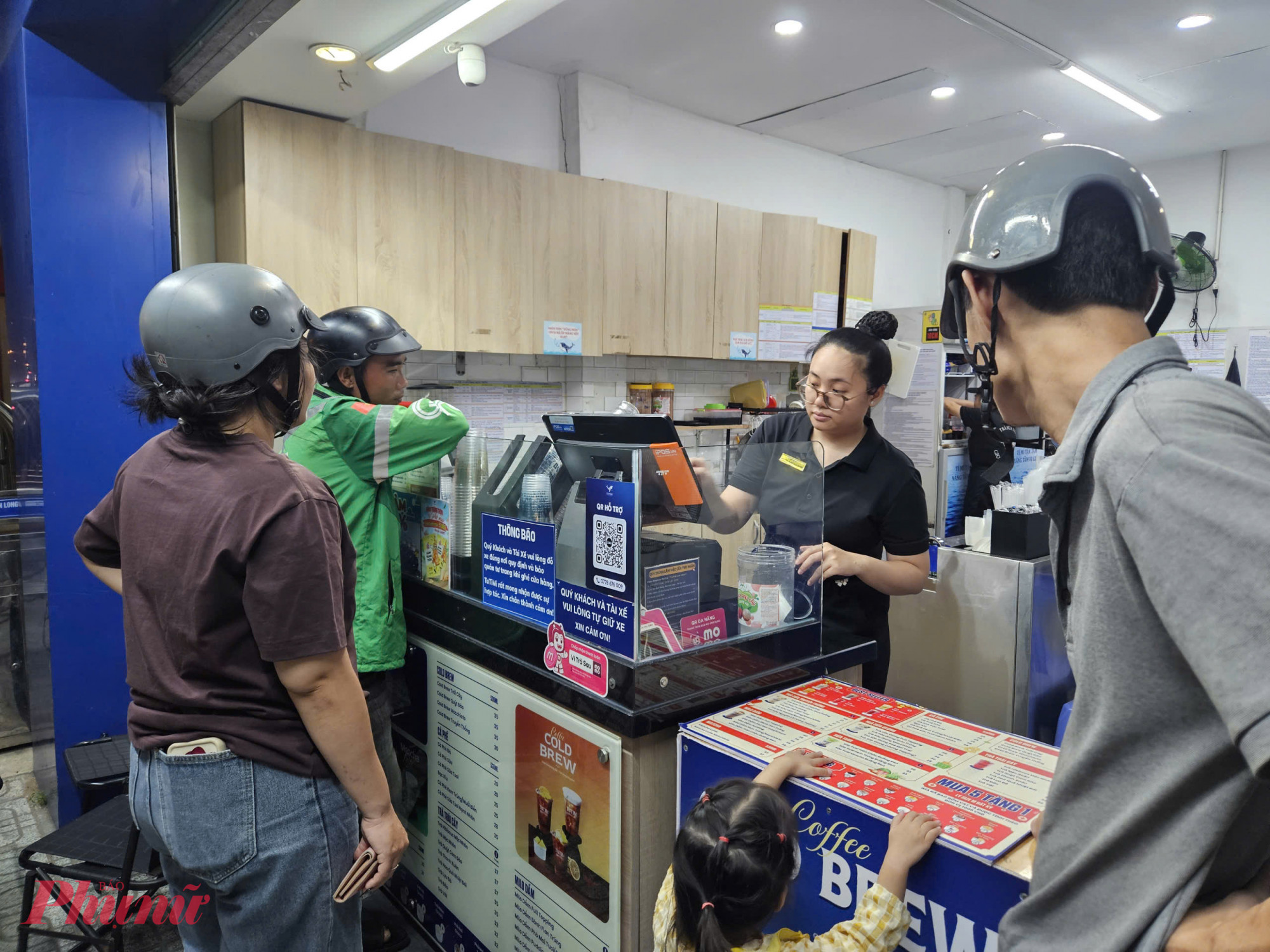 Trà sữa là món nước được nhiều người yêu thìch 