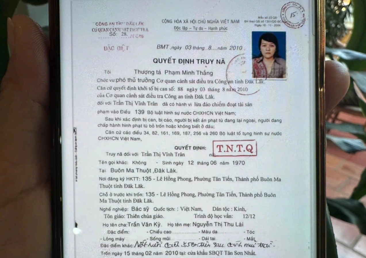 Quyết định truy nã đặc biệt đối với bị can Trần Thị Vĩnh Trân - ảnh: Công an cung cấp