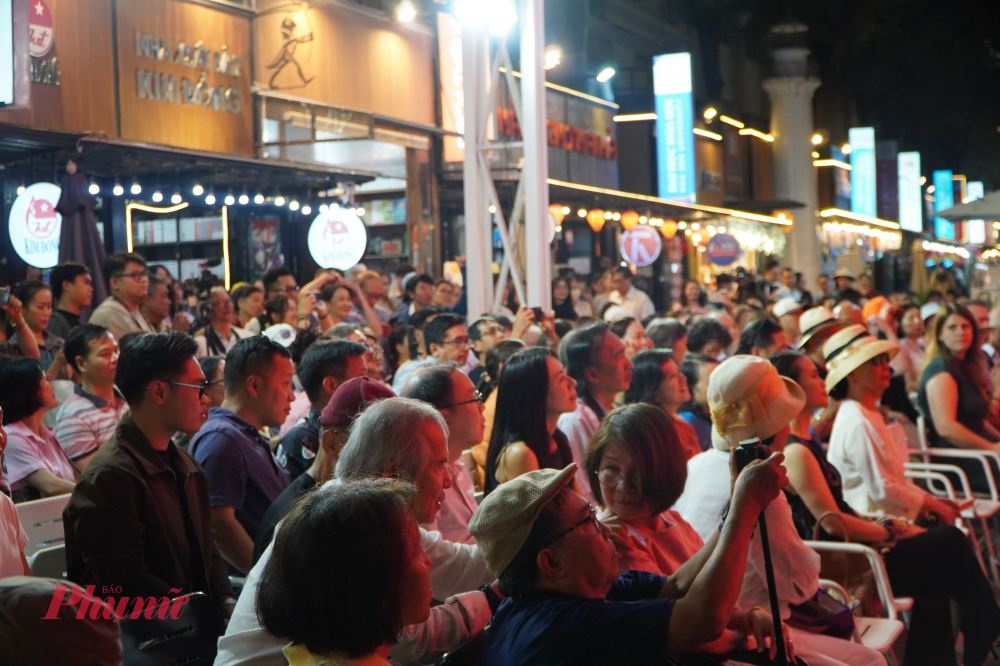 “Sự kiện thu hút đông đảo khán giả tham dự, cho thấy sức hút bền bỉ của nhạc Trịnh.