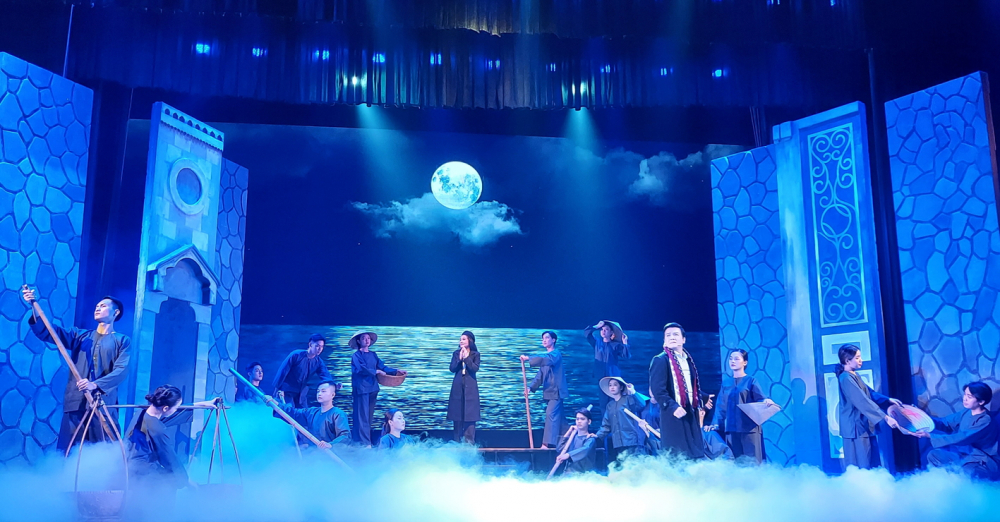 Vở cải lương Câu hò đất mẹ được dàn dựng tinh gọn, chỉ 135 phút - ẢNH: NGỌC TUYẾT