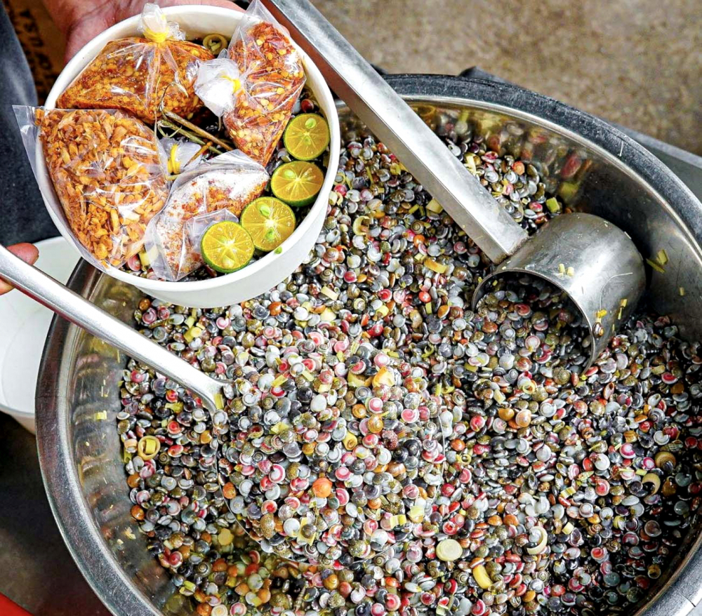 Ốc ruốc - món ăn dân dã giờ thành đặc sản hấp dẫn du khách - Ảnh do tác giả cung cấp