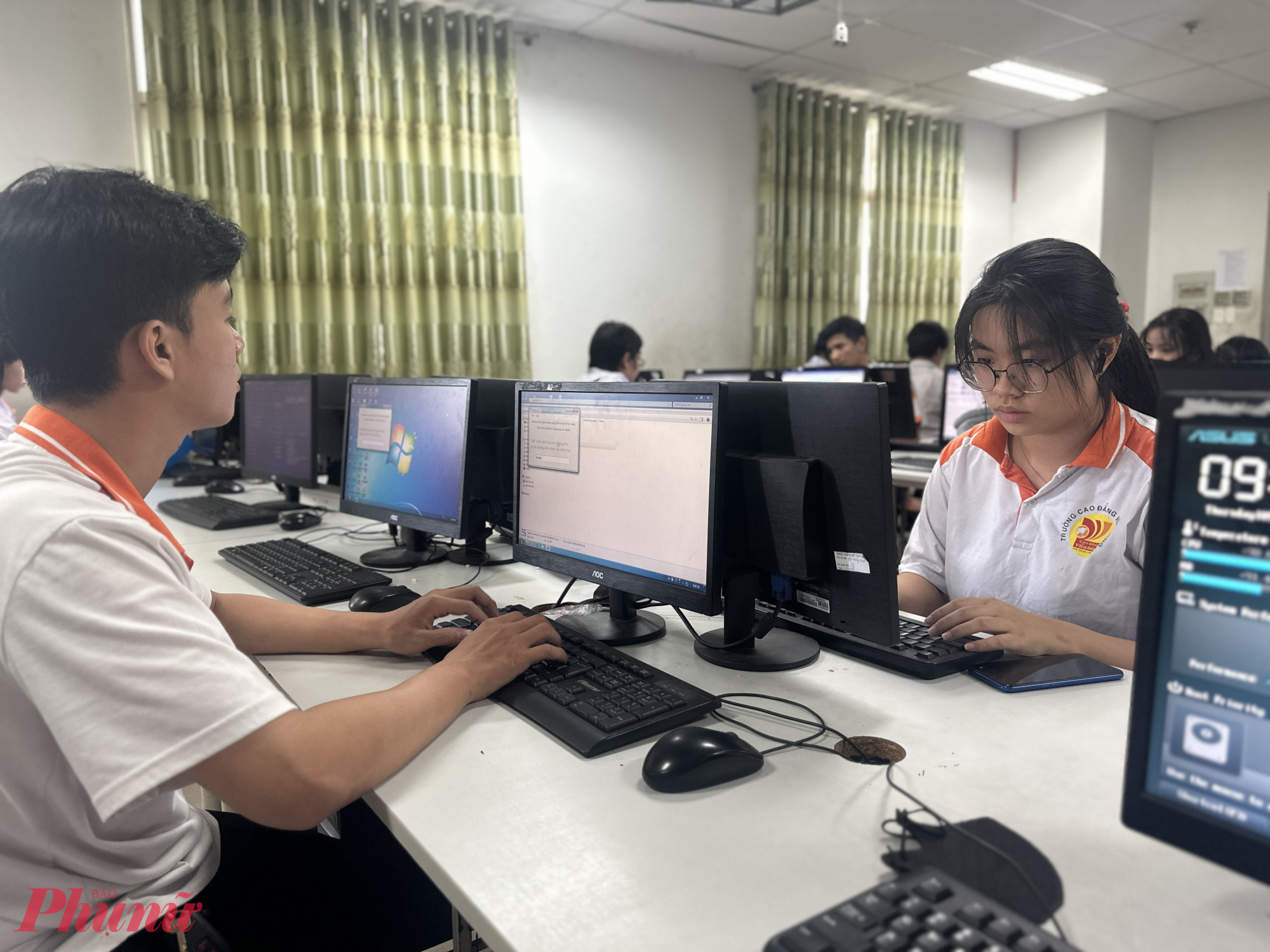 cho phép học sinh lựa chọn chương trình, được hỗ trợ chuyển đổi học tập, sử dụng cơ sở vật chất và tham gia đánh giá chất lượng đào tạo - Ảnh: N.L