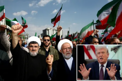 Người biểu tình vẫy cờ Iran vào ngày 1/4/2026 tại Tehran.