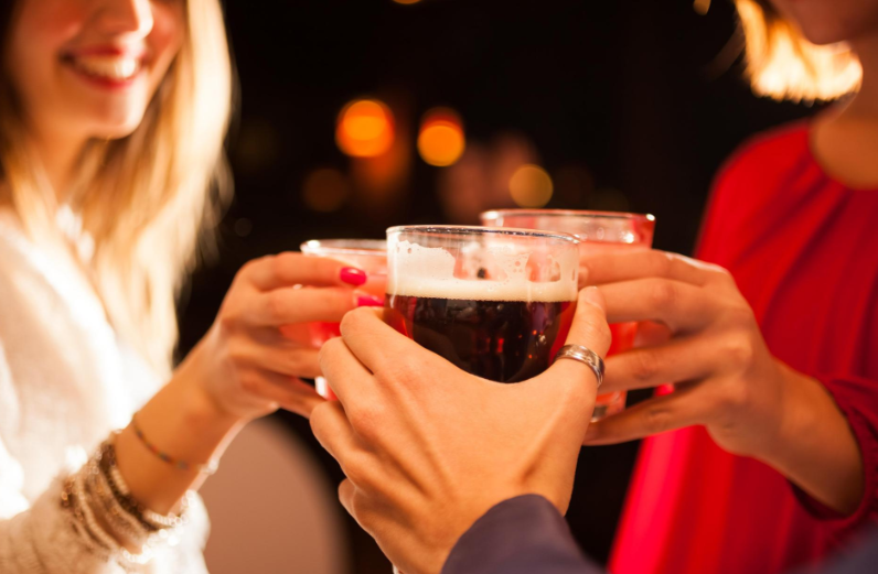 Nghiên cứu cho thấy những thói quen lối sống này làm tăng nguy cơ ung thư vú ở phụ nữ trung niên