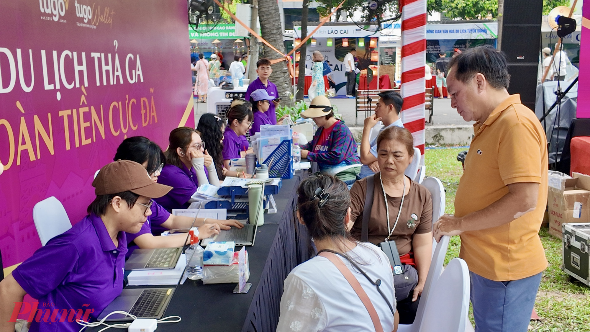 Tại Ngày hội, nhiều tour quốc tế được chào bán với mức giá ưu đãi hấp dẫn. Cụ thể, tour Đài Loan (Trung Quốc) giảm còn từ 9,9 triệu đồng (giá gốc 10,99 triệu đồng); Trung Quốc từ 12,79 triệu đồng; Hàn Quốc từ 13,49 triệu đồng; Nhật Bản từ 20,79 triệu đồng; và tour châu Âu từ 58,99 triệu đồng.