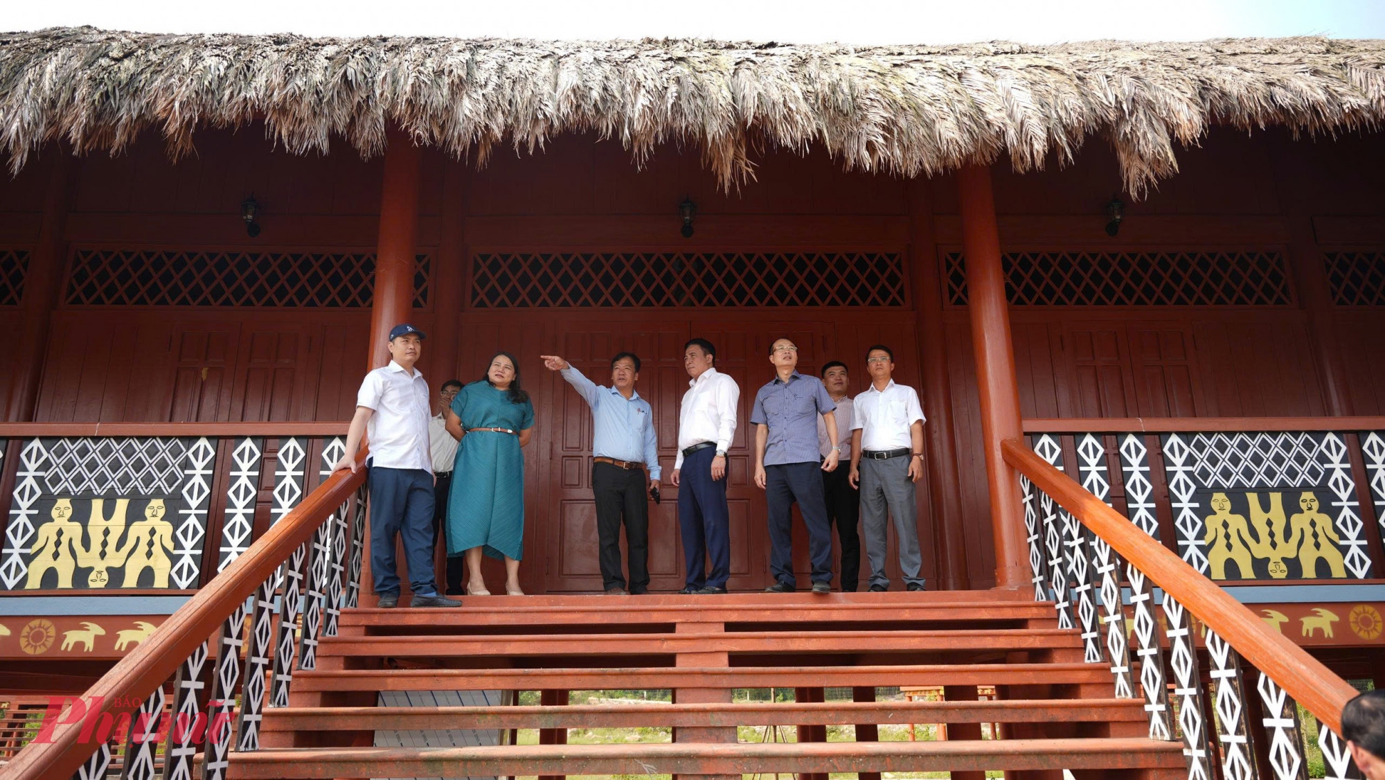 Ông Nguyễn Khắc Toàn- Chủ tịch UBND TP Huế không gian sinh hoạt cộng đồng Cơ Tu tại thôn Dỗi (Khe Tre –TP Huế) 