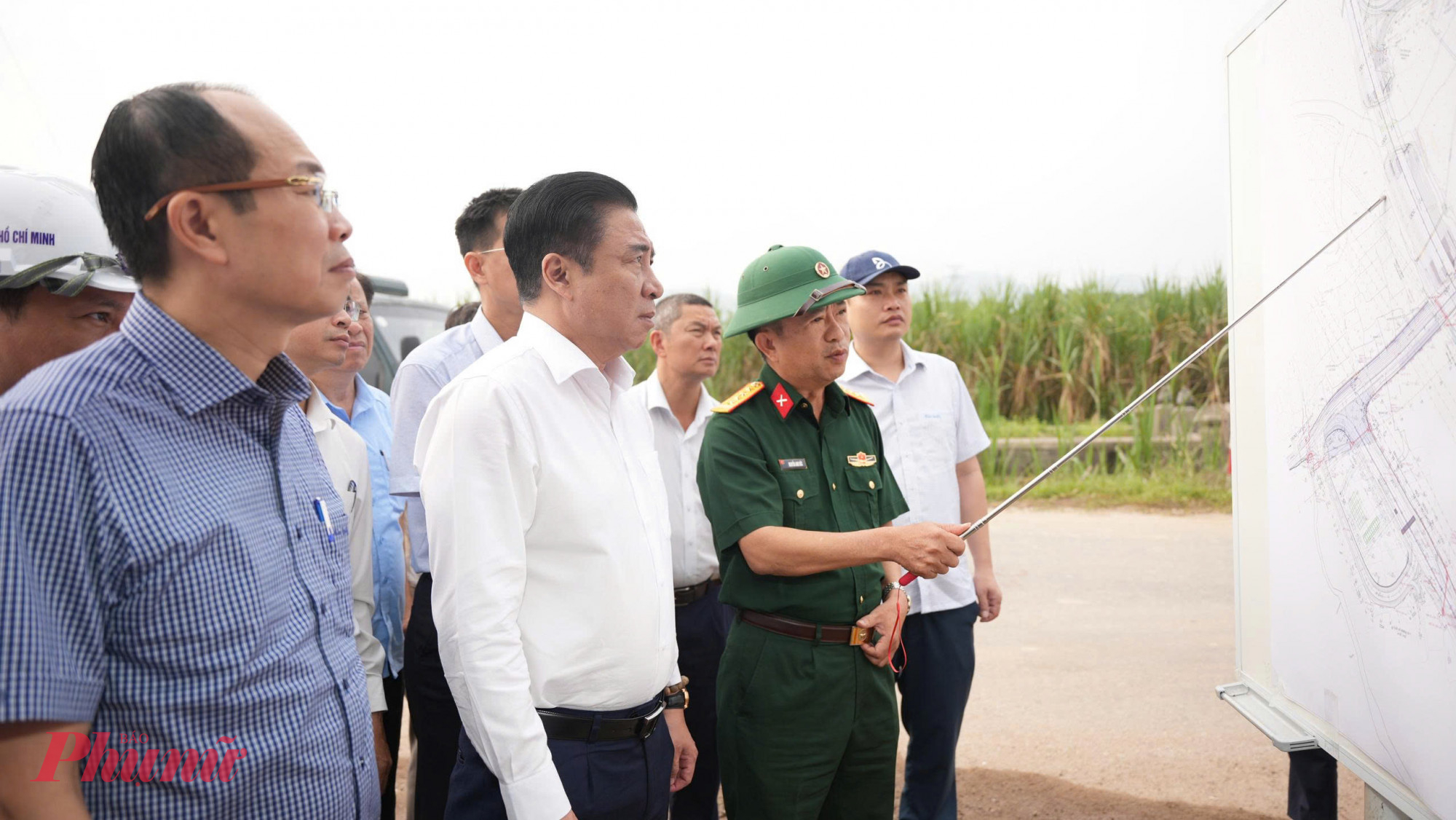 Ông Nguyễn Khắc Toàn-Chủ tịch UBND TP Huế kiểm  tra tiến độ dự án cao tốc La Sơn- Hòa Liên 