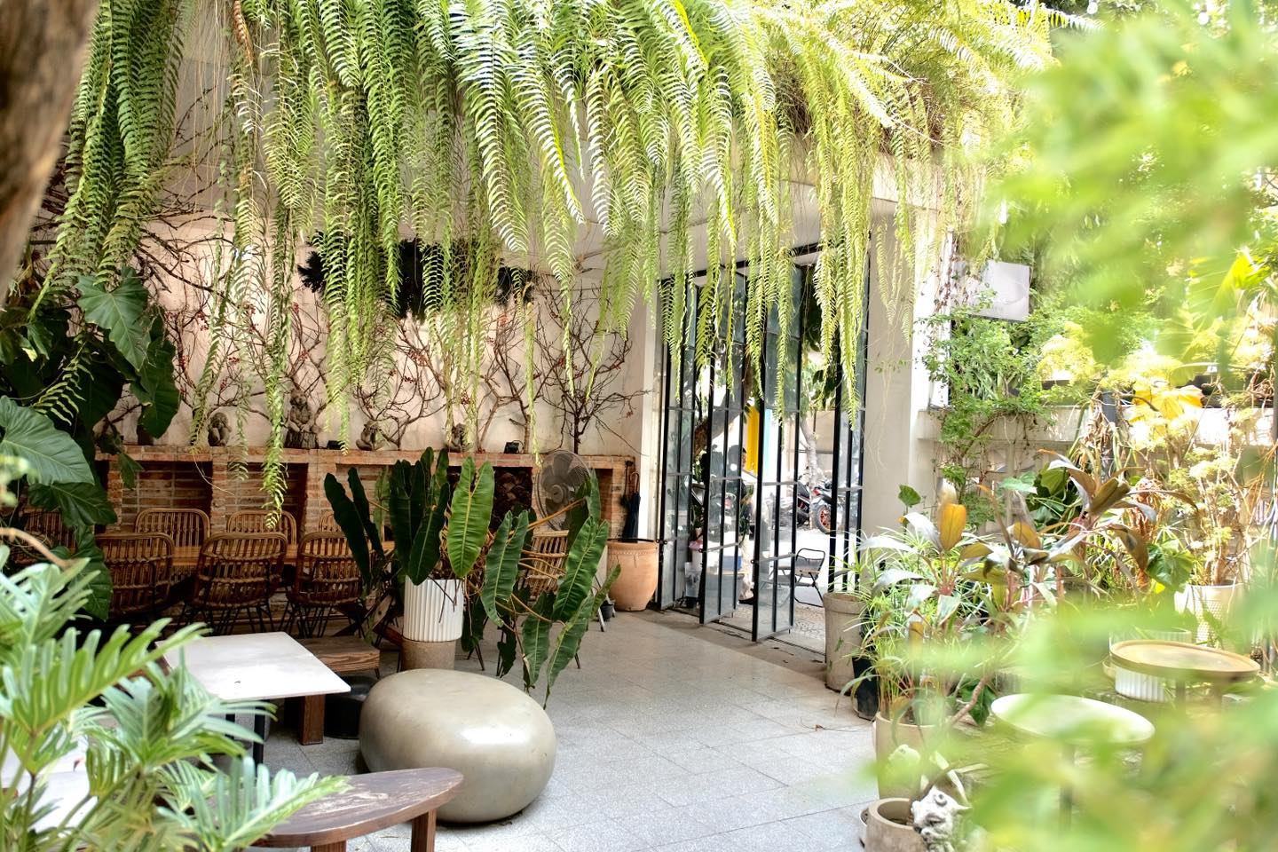 Không chỉ mang lại cảm giác thư giãn, các không gian xanh còn giúp bạn tạm rời nhịp sống vội vã. Dưới đây là 5 gợi ý đáng thử theo phong cách “Ăn gì – Đi đâu”.