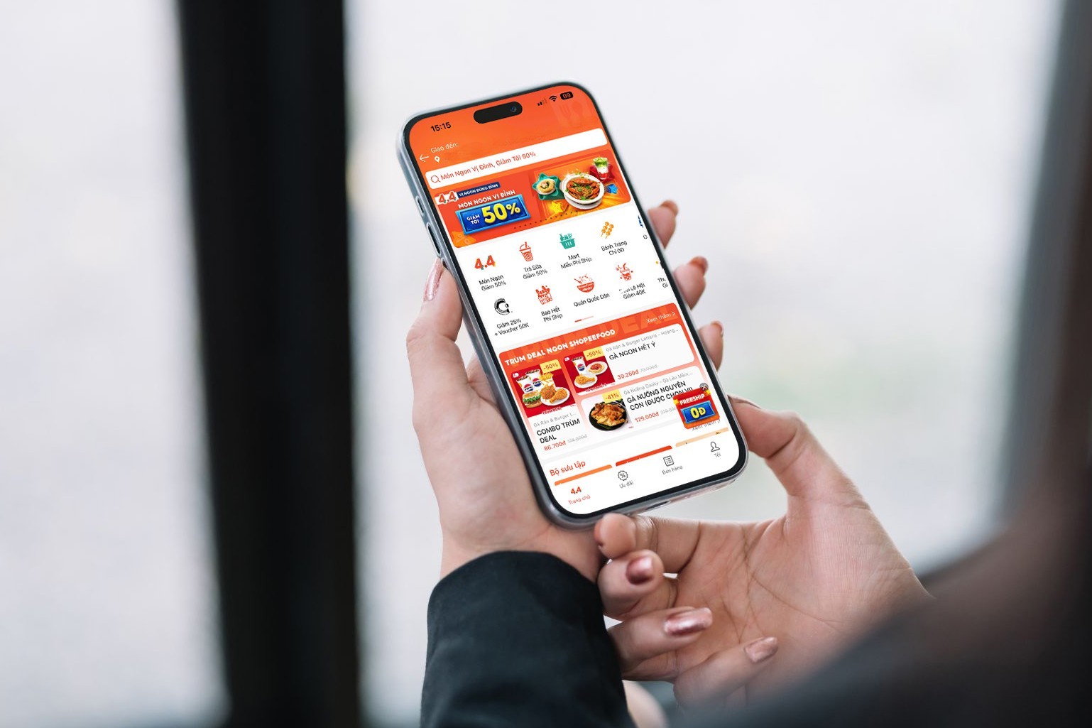 Chẳng cần xuống phố giữa cái nắng tăng cao, thực đơn hấp dẫn trên ShopeeFood luôn sẵn sàng phục vụ bạn