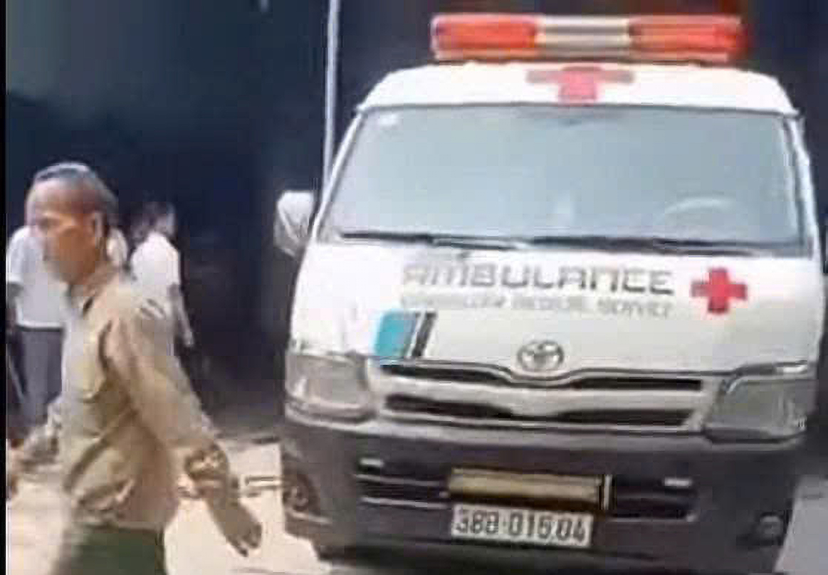 Ông Q. được đưa vào bệnh viện cấp cứu song đã tử vong vì vết thương quá nặng - Ảnh: Khánh Trung