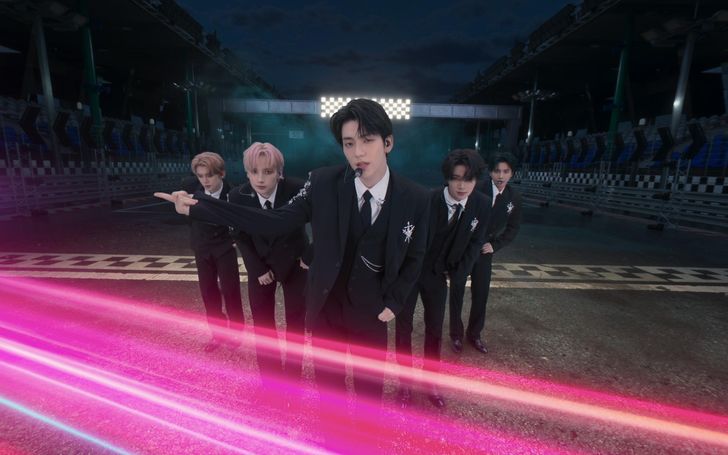 Các thành viên của nhóm nhạc nam K-pop TXT biểu diễn trong buổi hòa nhạc thực tế ảo (VR) của nhóm, Tomorrow x together vr concert : Heart attack. (Ảnh do Amaze cung cấp)
