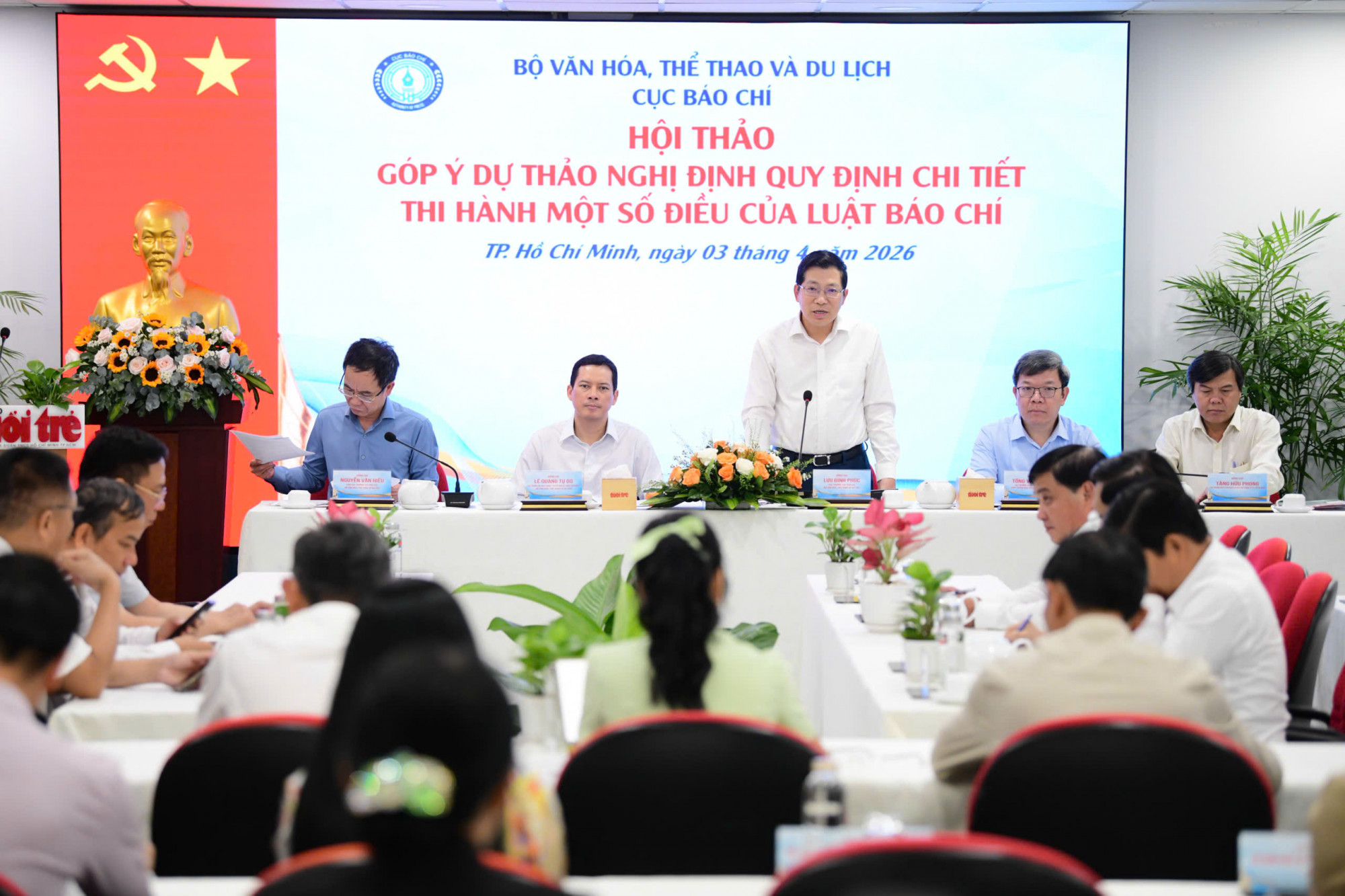 Các đại biểu tham gia góp ý tại hội thảo - Ảnh: Cát Quân