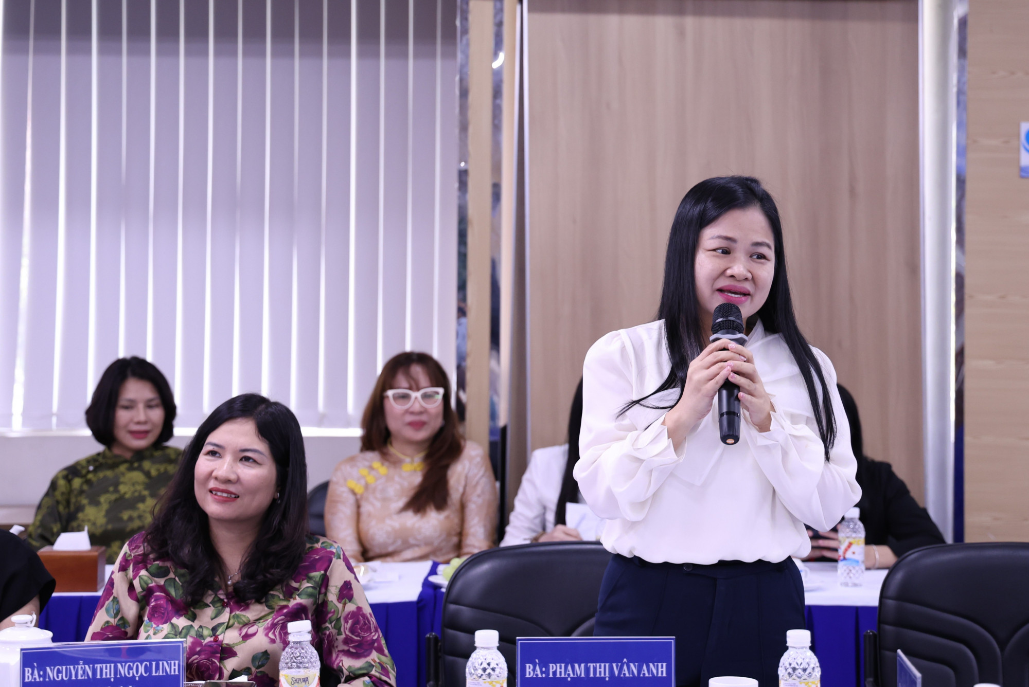 Bà Phạm Thị Vân Anh gửi lời cảm ơn và đúc kết ý nghĩa toạ đàm