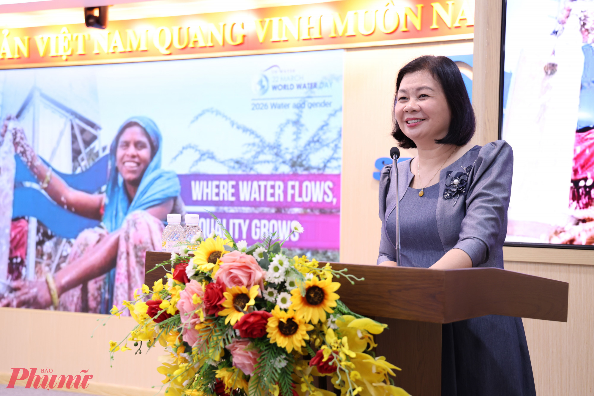 Bà Lý Việt Trung mở đầu tham luận với những chia sẻ chân thành, cảm tình từ chính chính ký ức tuổi thơ